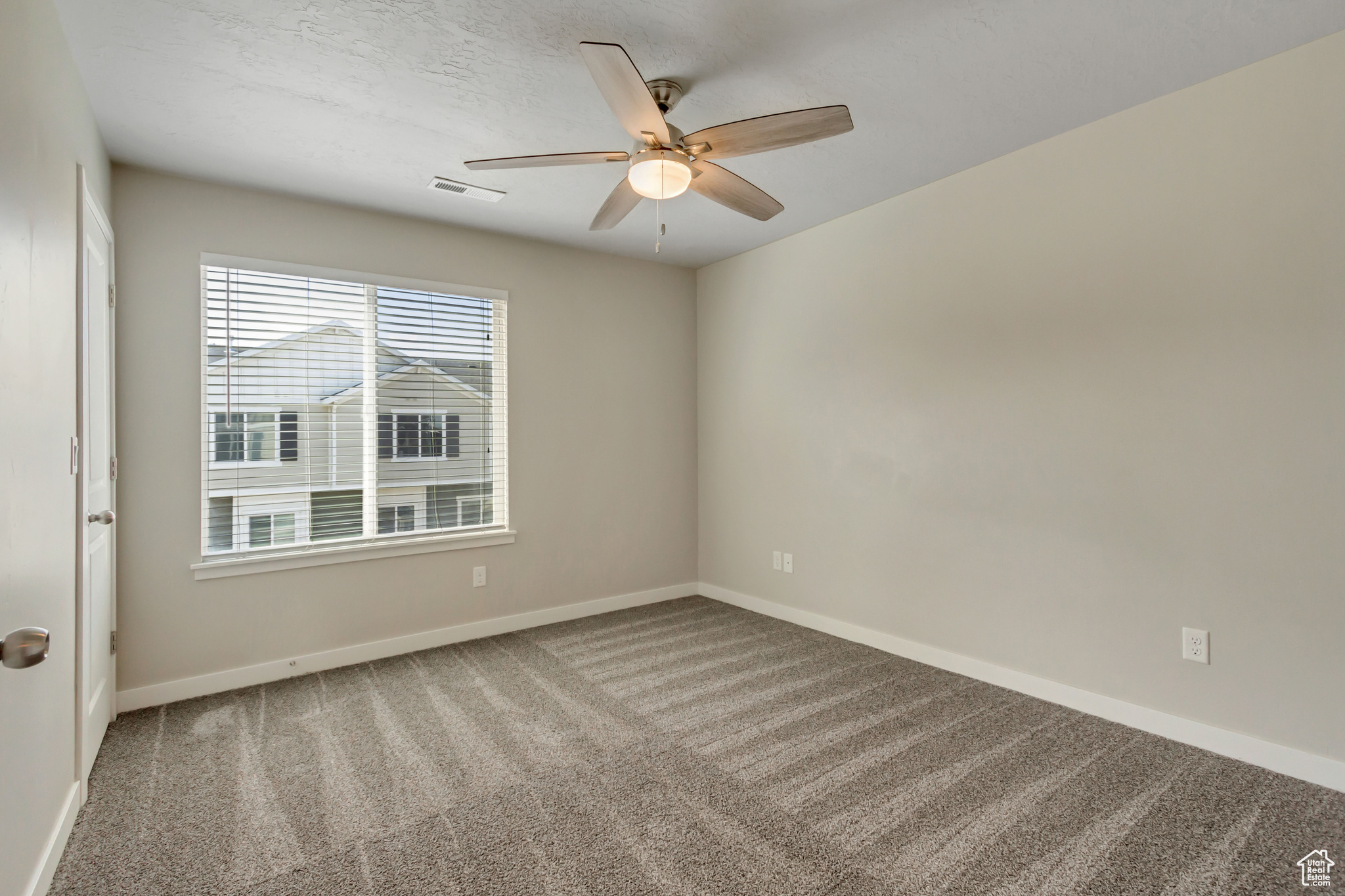 5374 W ROYAL ARCHES PL