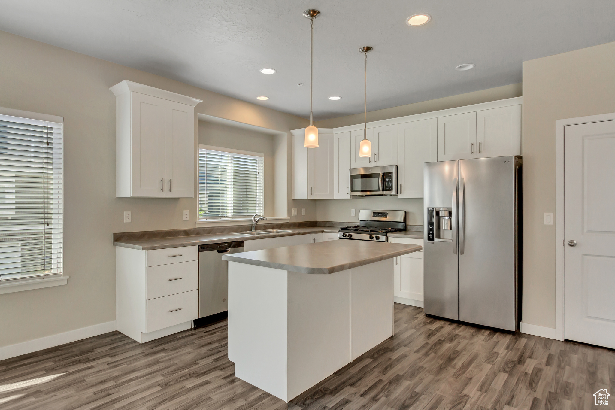 5374 W ROYAL ARCHES PL