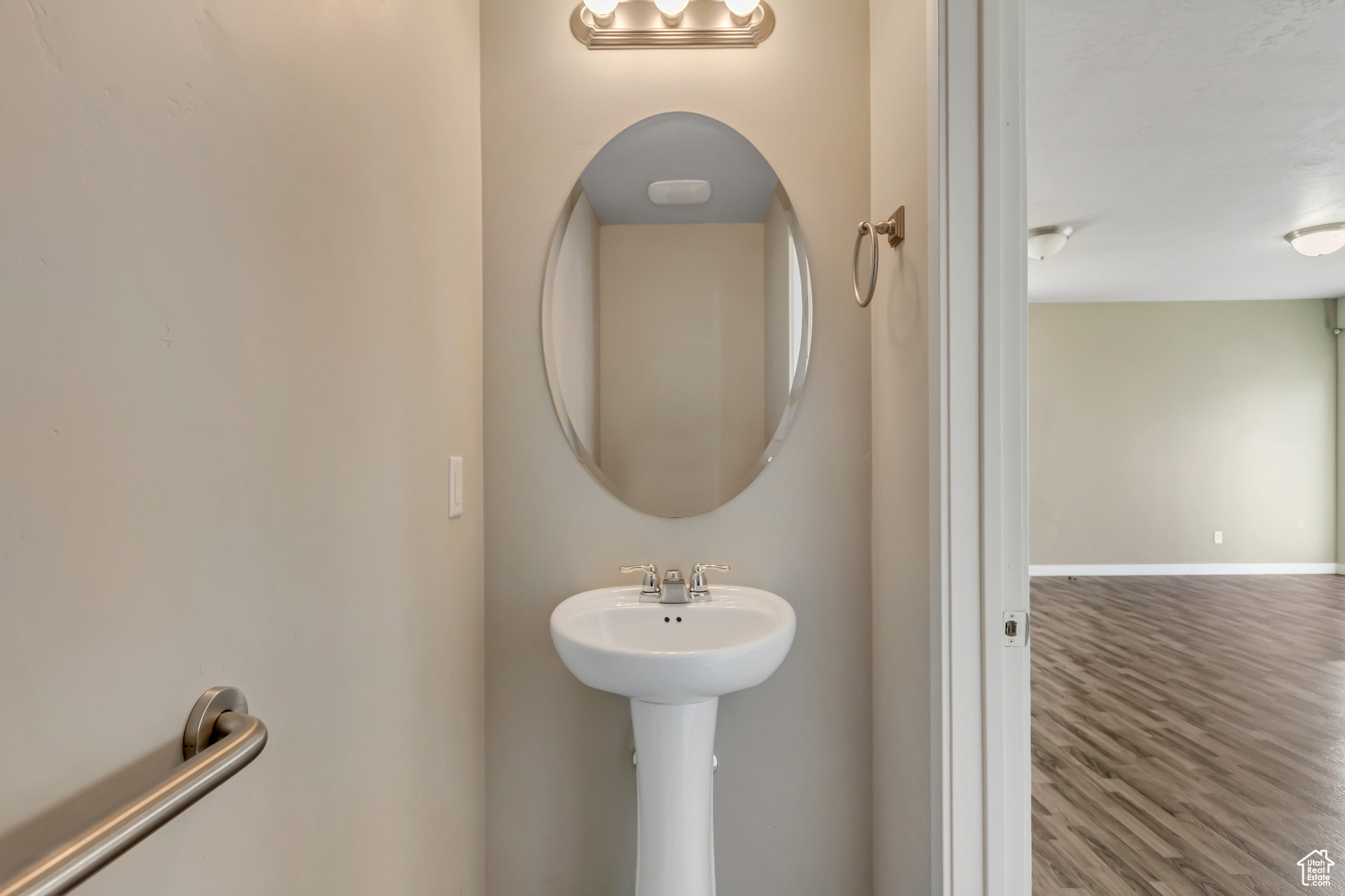 5374 W ROYAL ARCHES PL