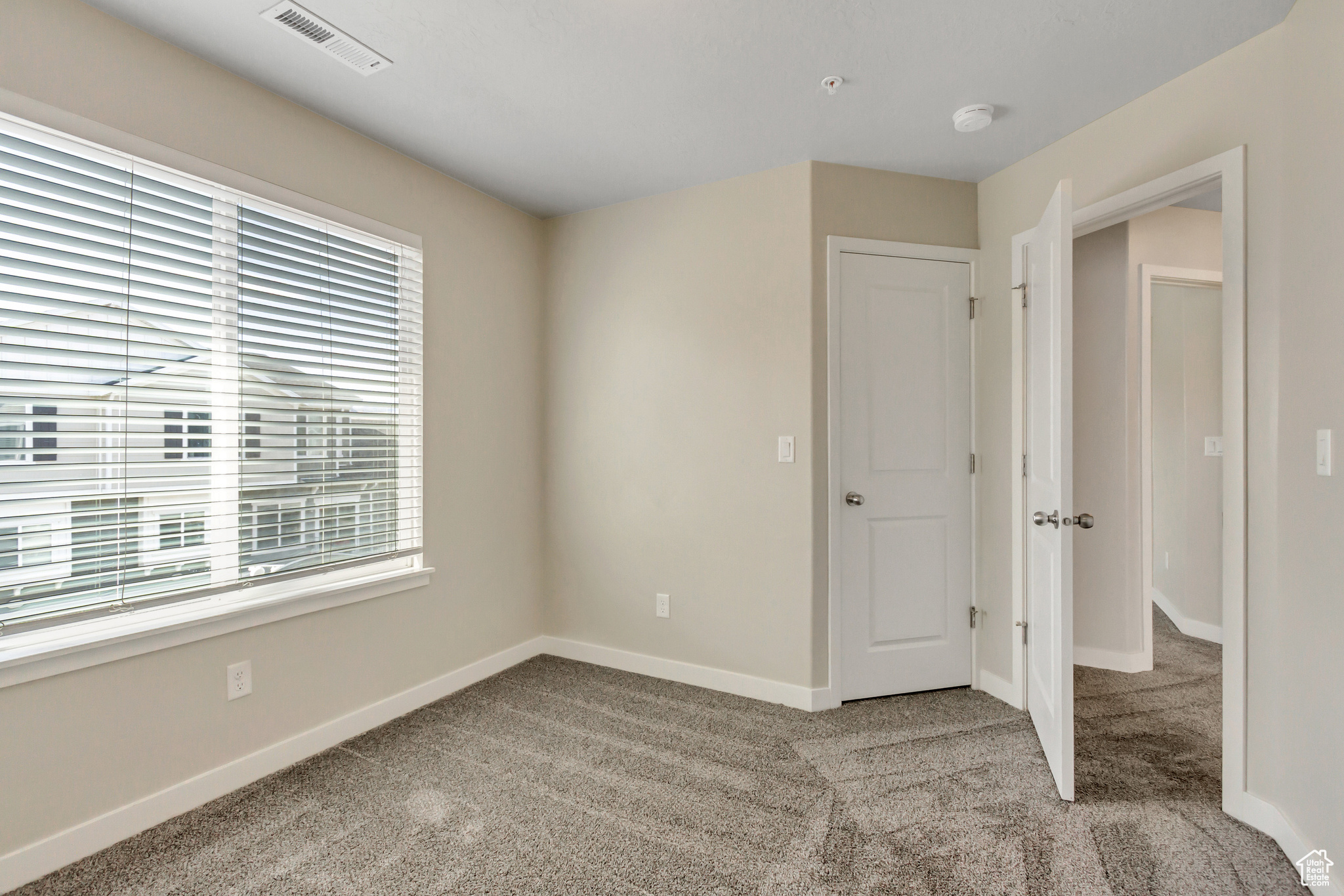 5374 W ROYAL ARCHES PL