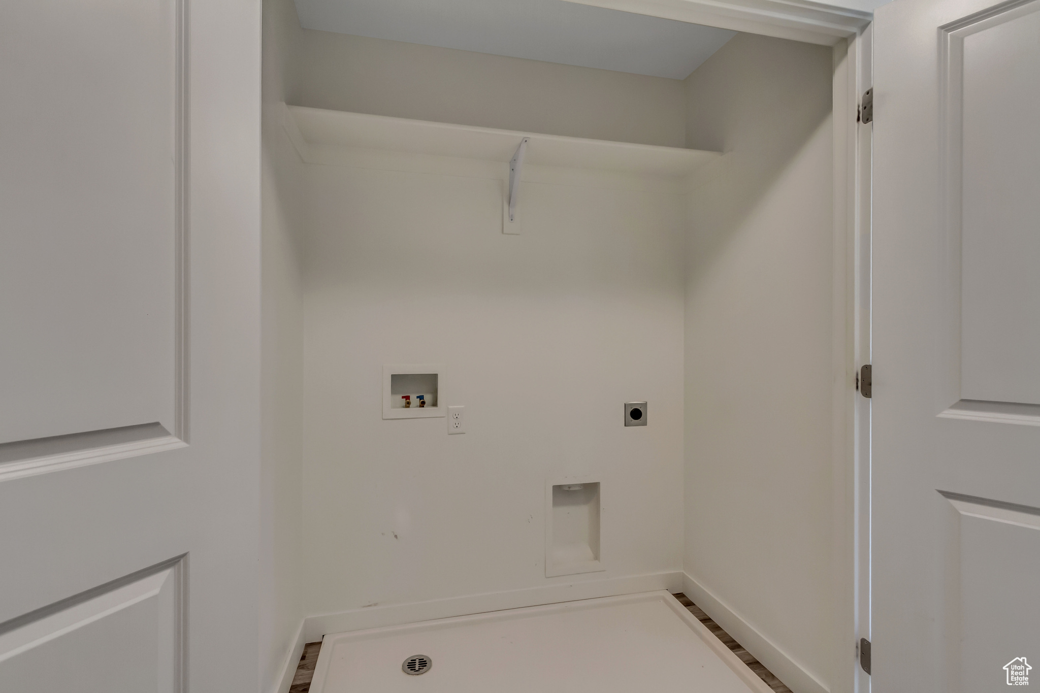 5374 W ROYAL ARCHES PL