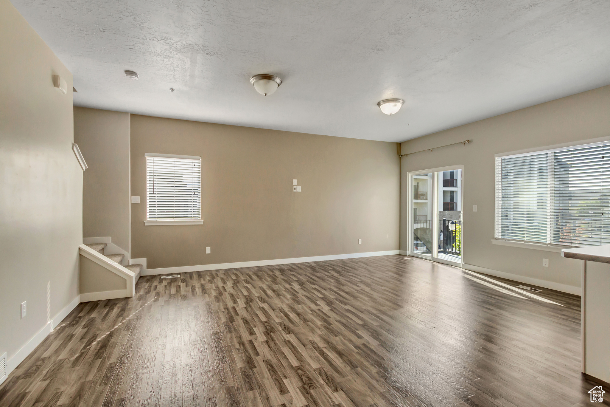 5374 W ROYAL ARCHES PL