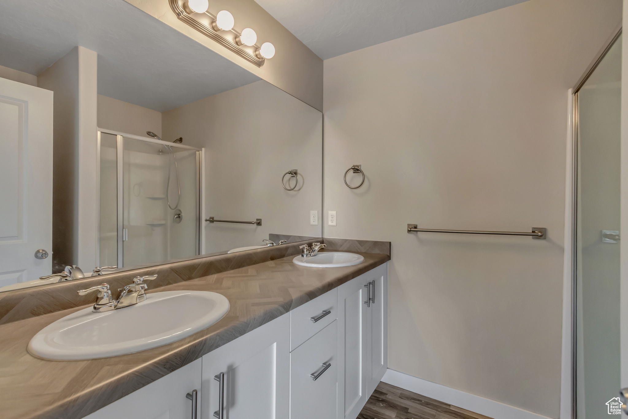 5374 W ROYAL ARCHES PL