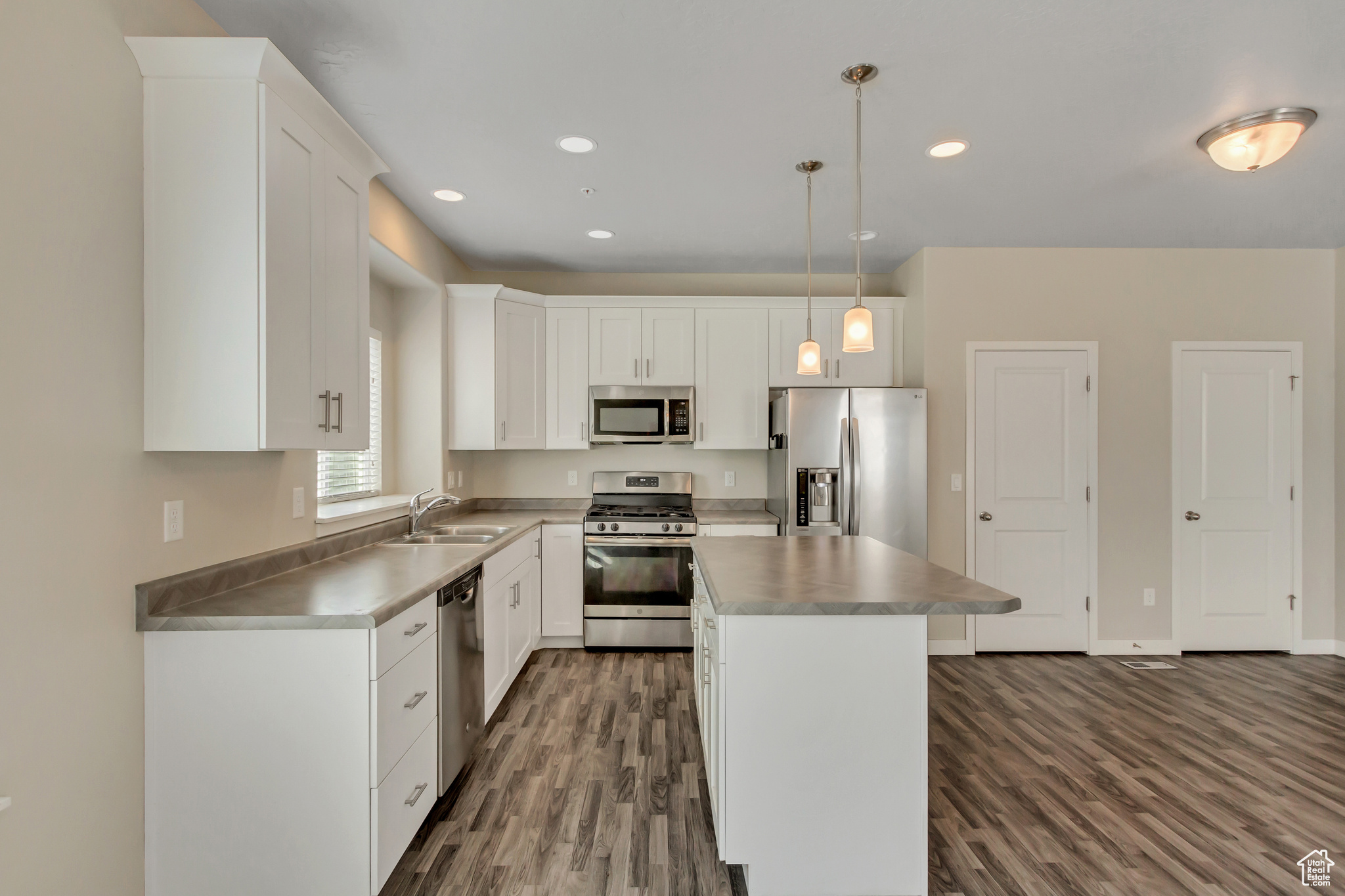 5374 W ROYAL ARCHES PL