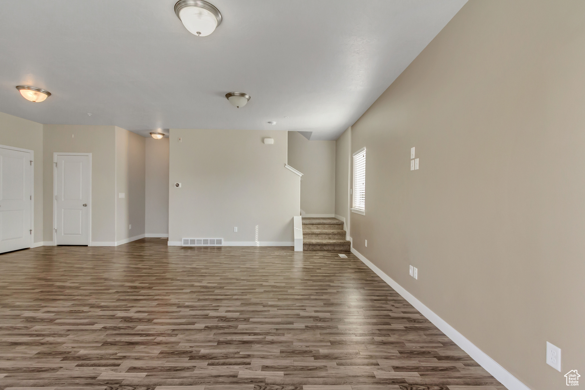 5374 W ROYAL ARCHES PL