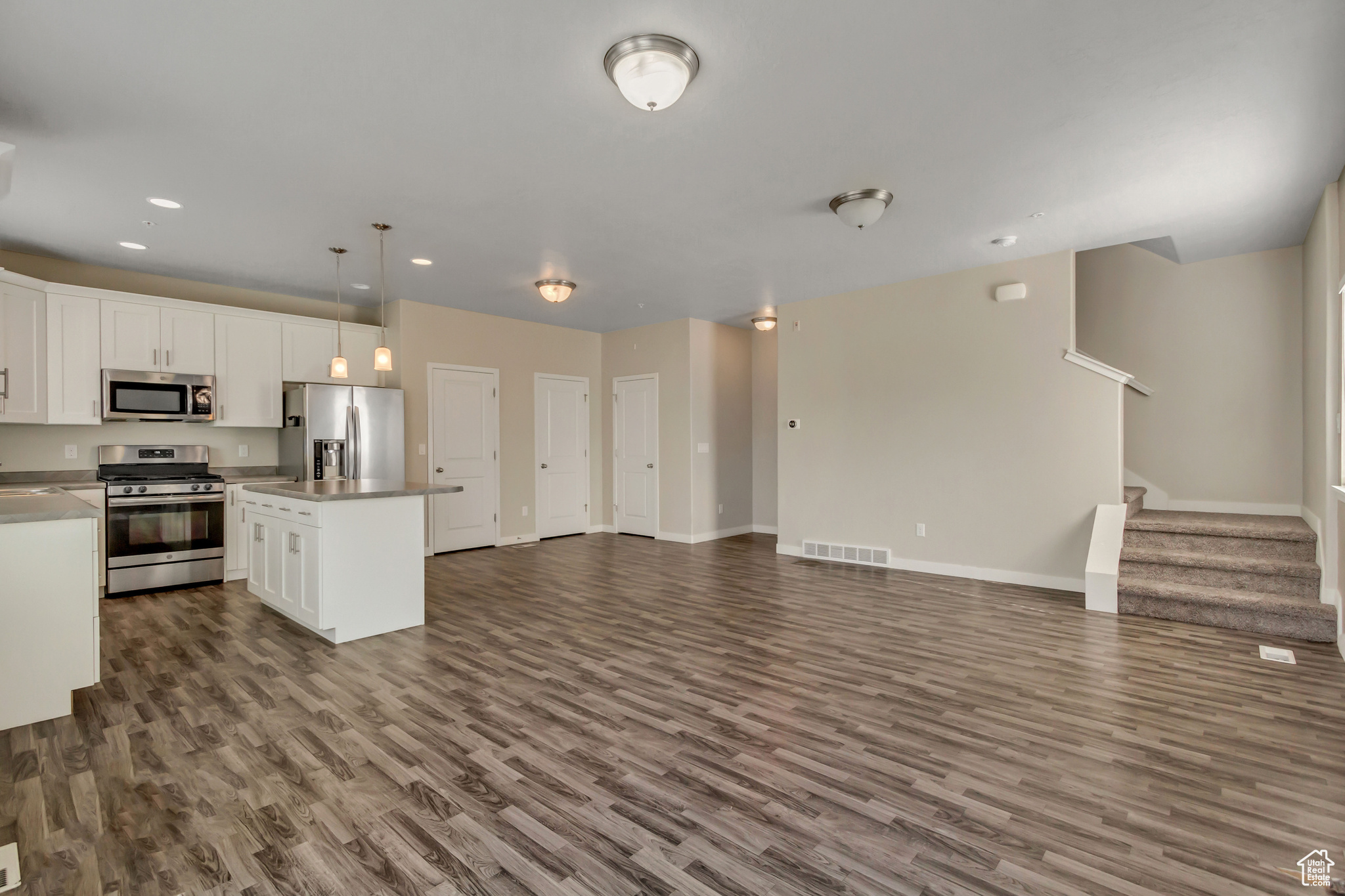 5374 W ROYAL ARCHES PL