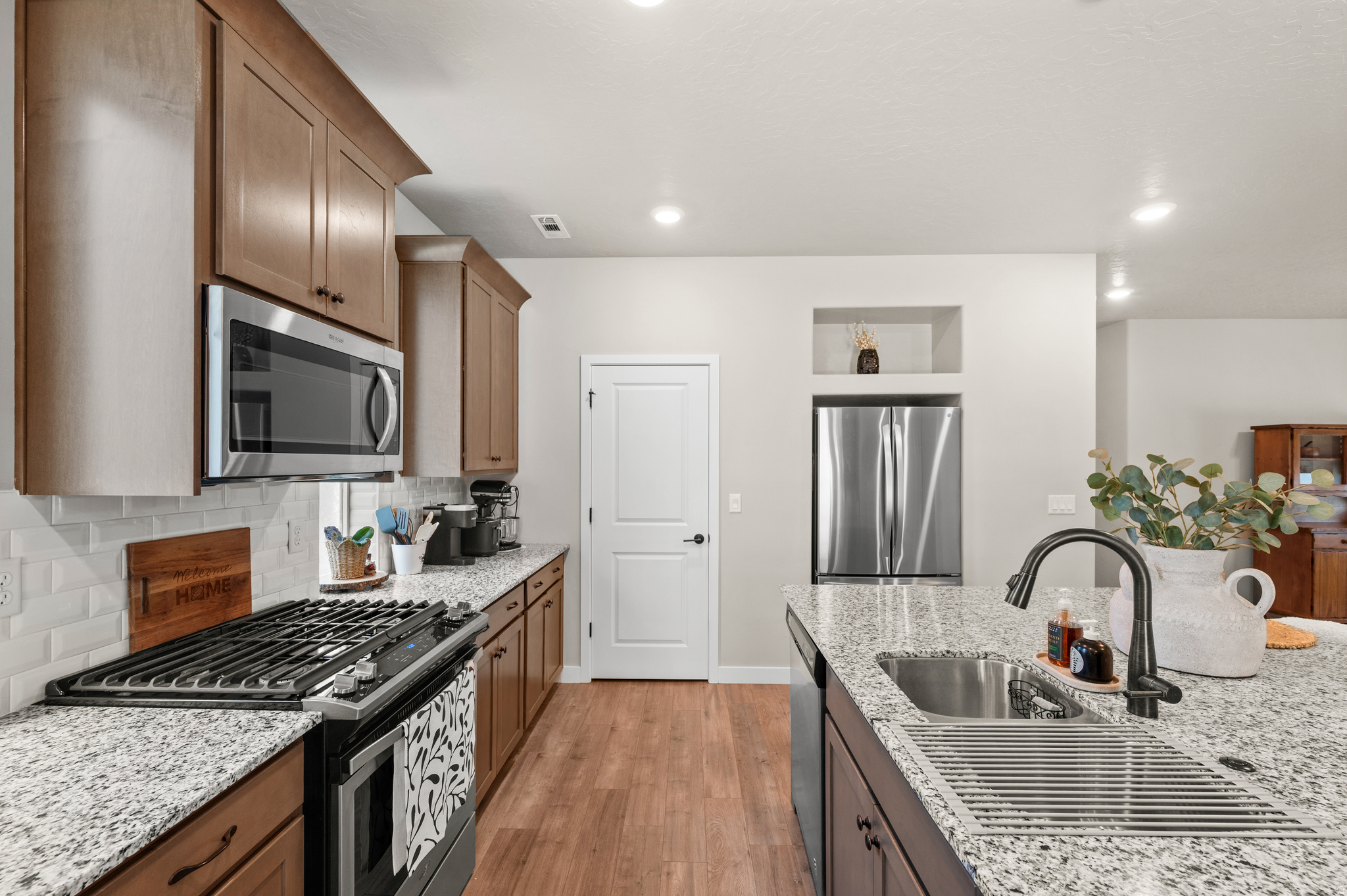 6031 W MOUNT AIRY DR