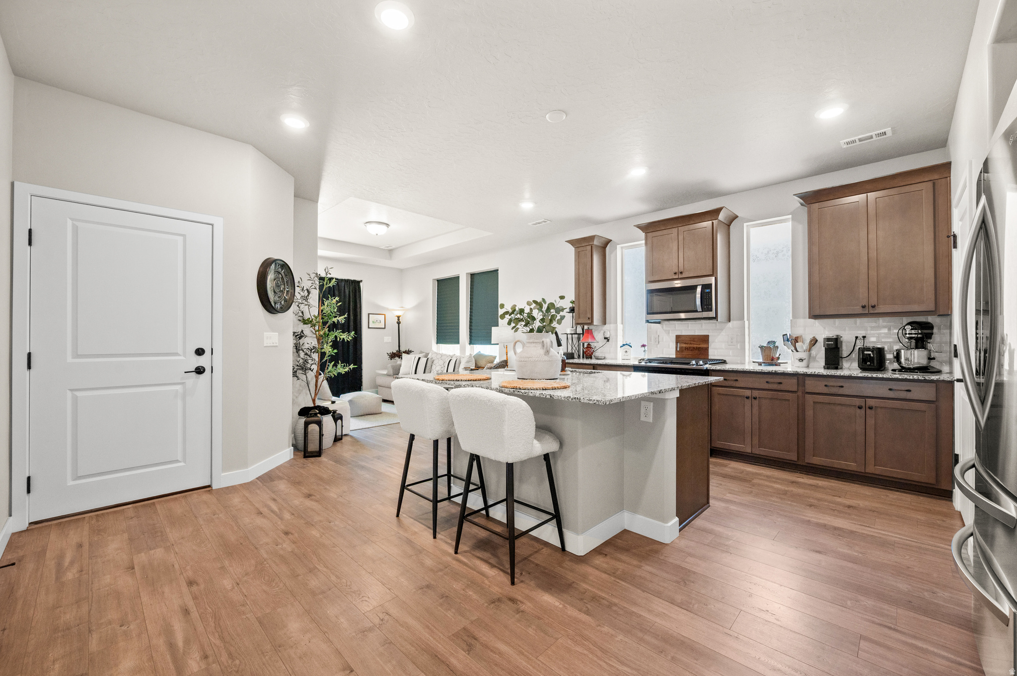 6031 W MOUNT AIRY DR