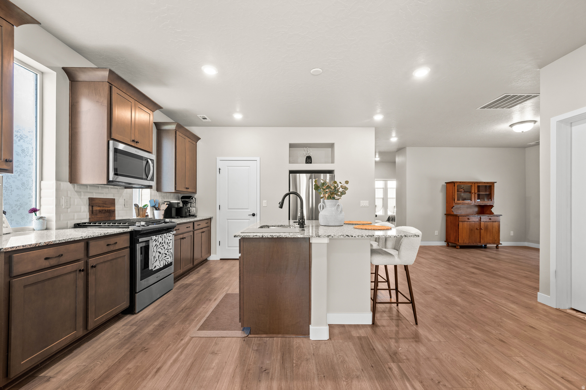 6031 W MOUNT AIRY DR