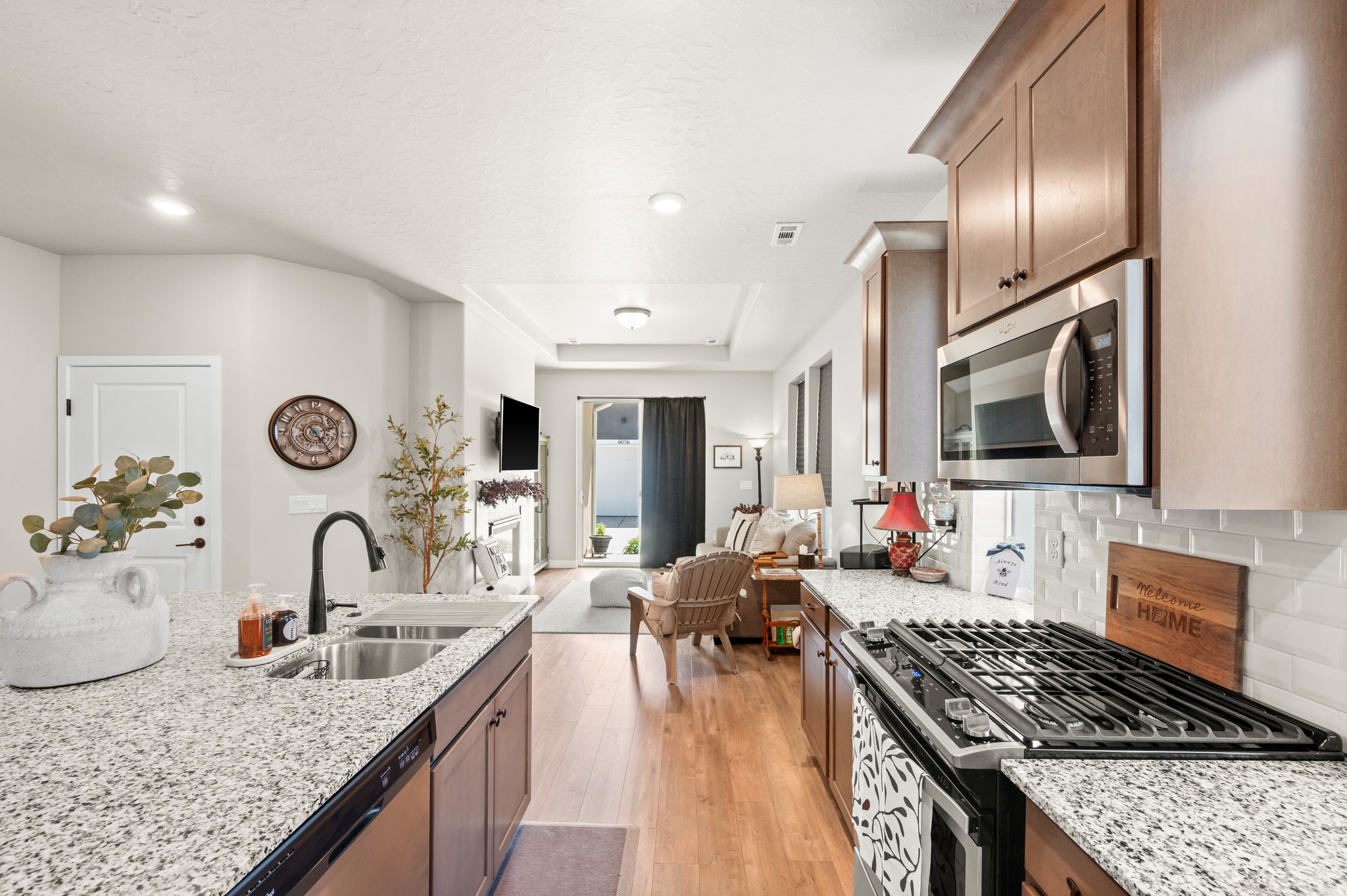 6031 W MOUNT AIRY DR