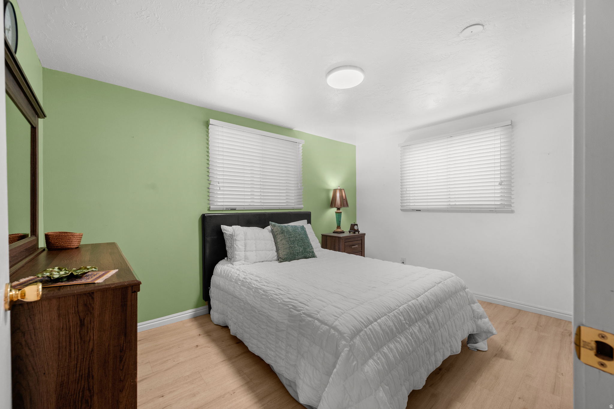 1398 W HAWKSBILL DR