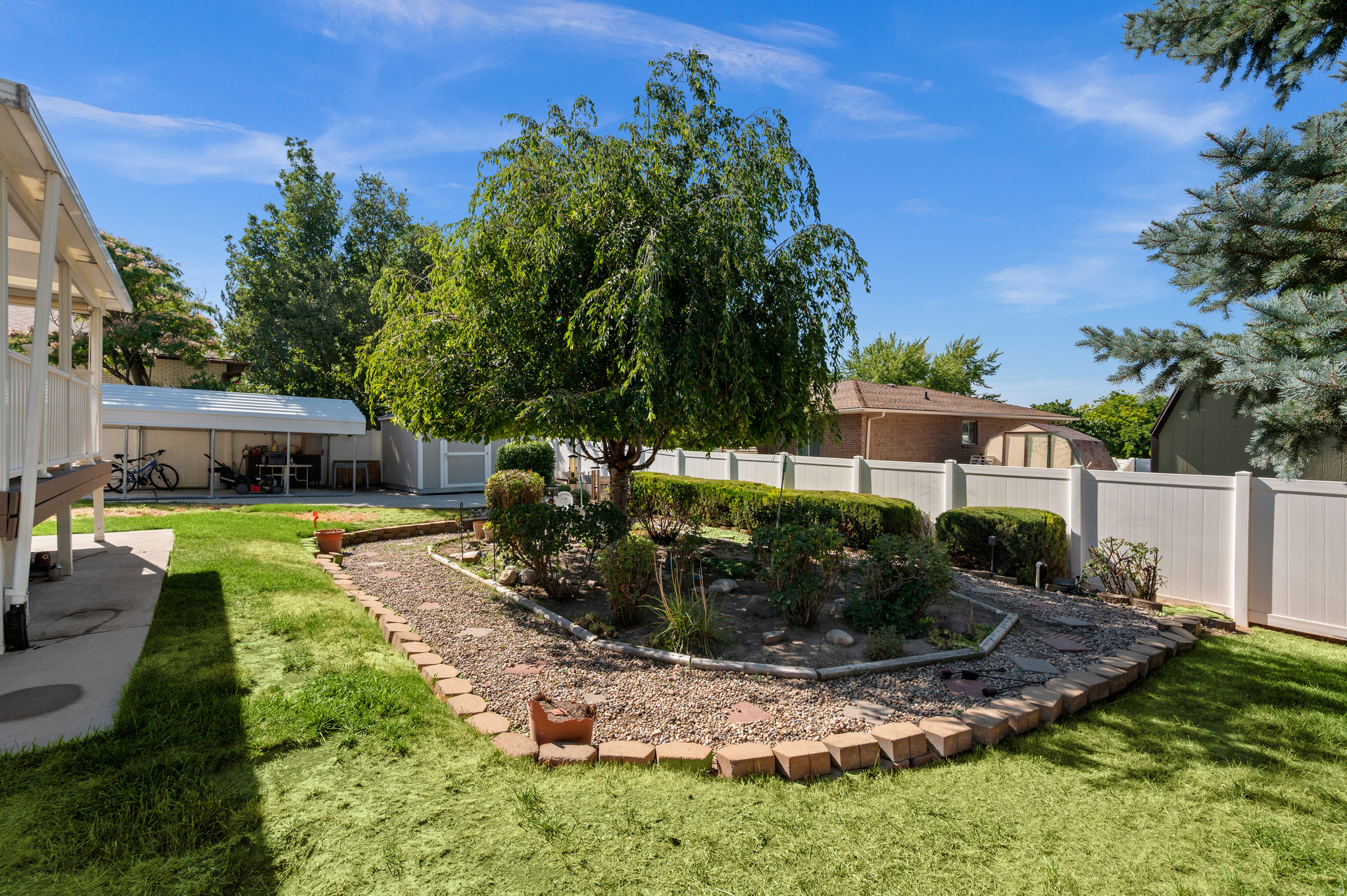 1398 W HAWKSBILL DR