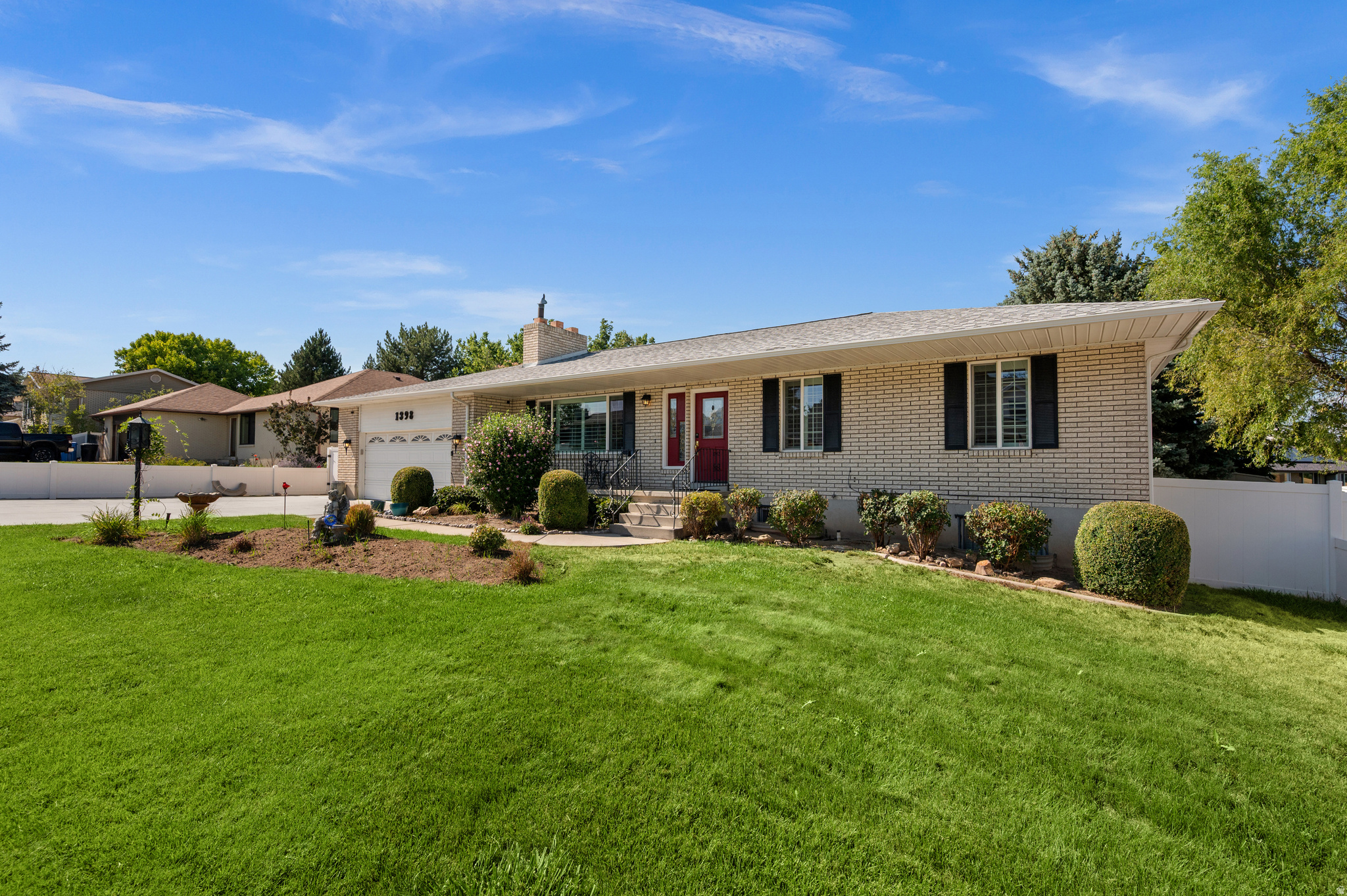 1398 W HAWKSBILL DR