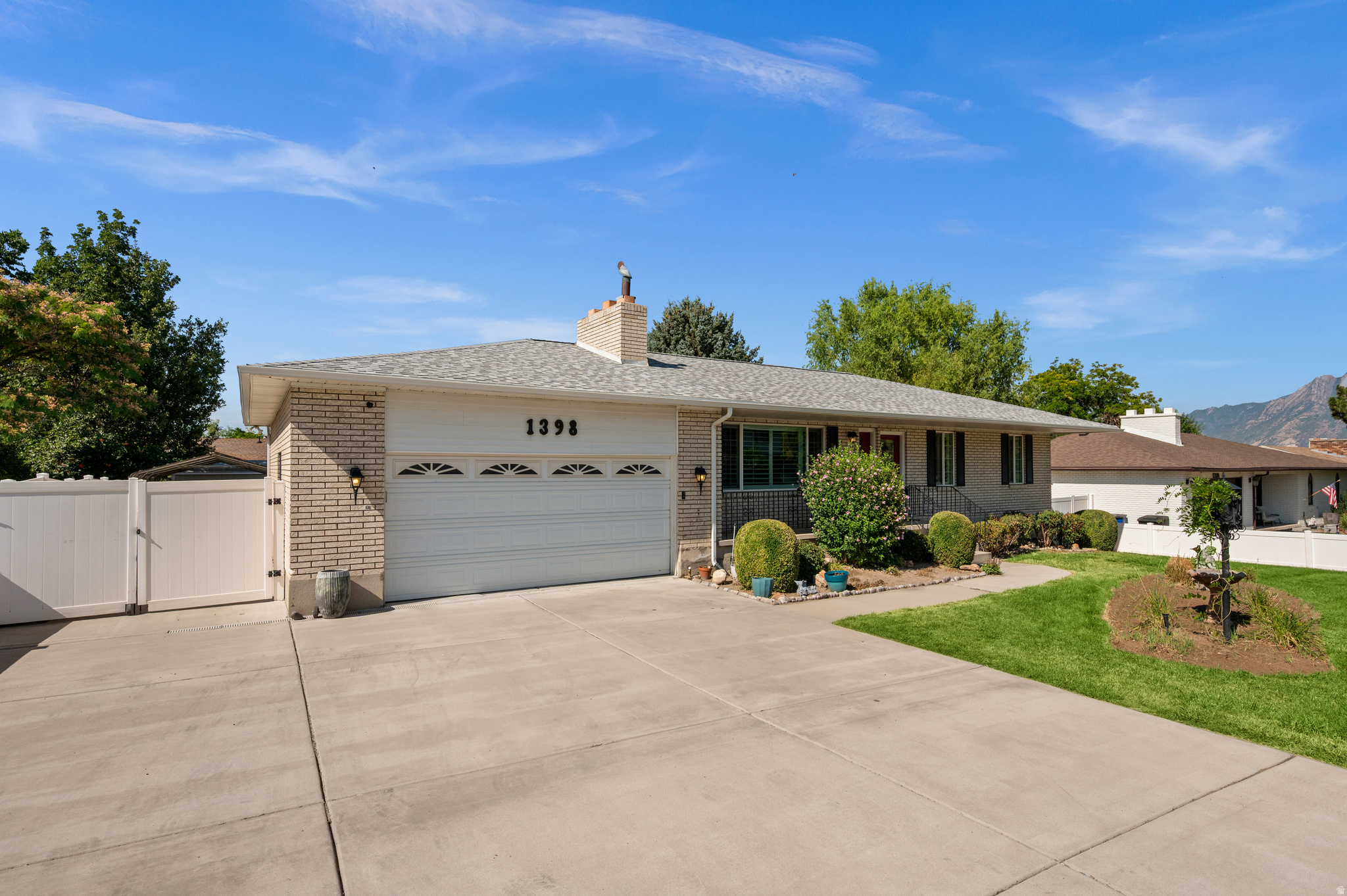 1398 W HAWKSBILL DR