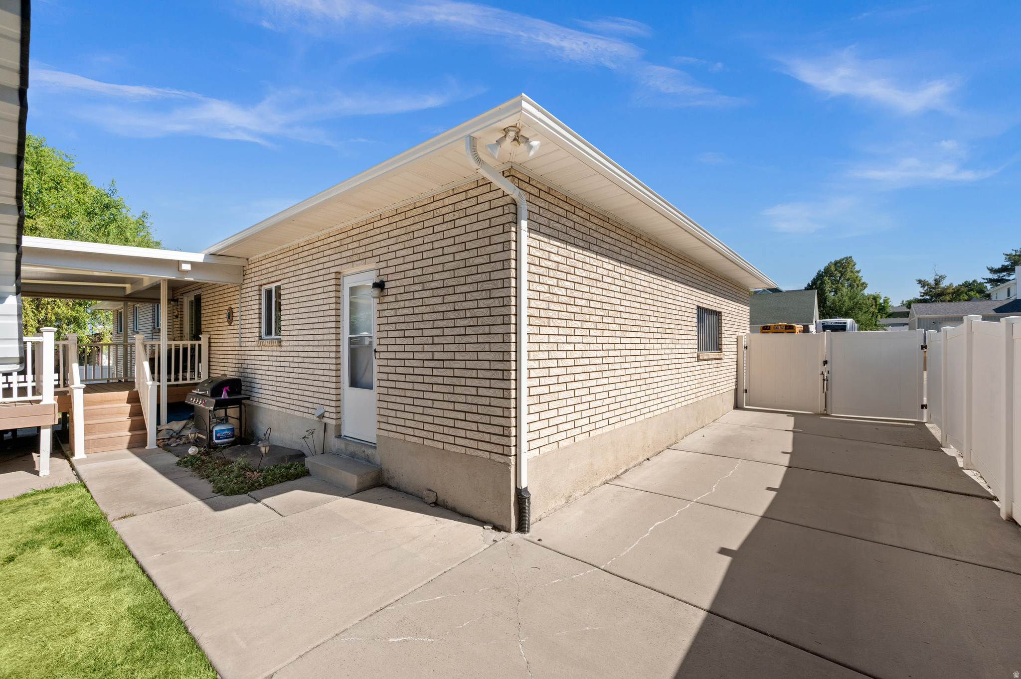 1398 W HAWKSBILL DR