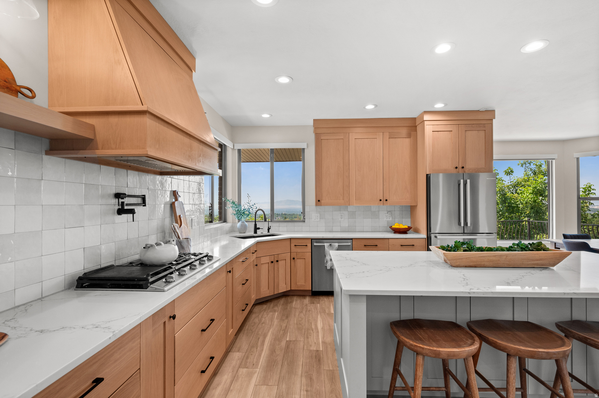 3203 E FERNWOOD DR