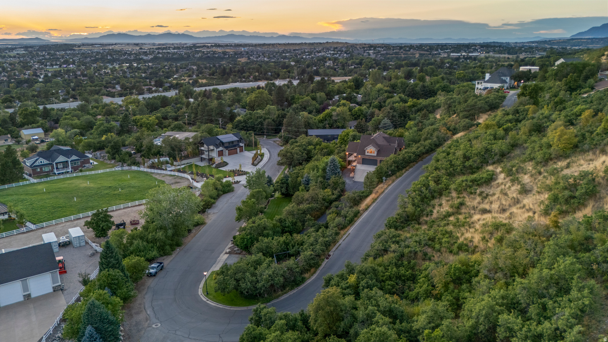 3203 E FERNWOOD DR