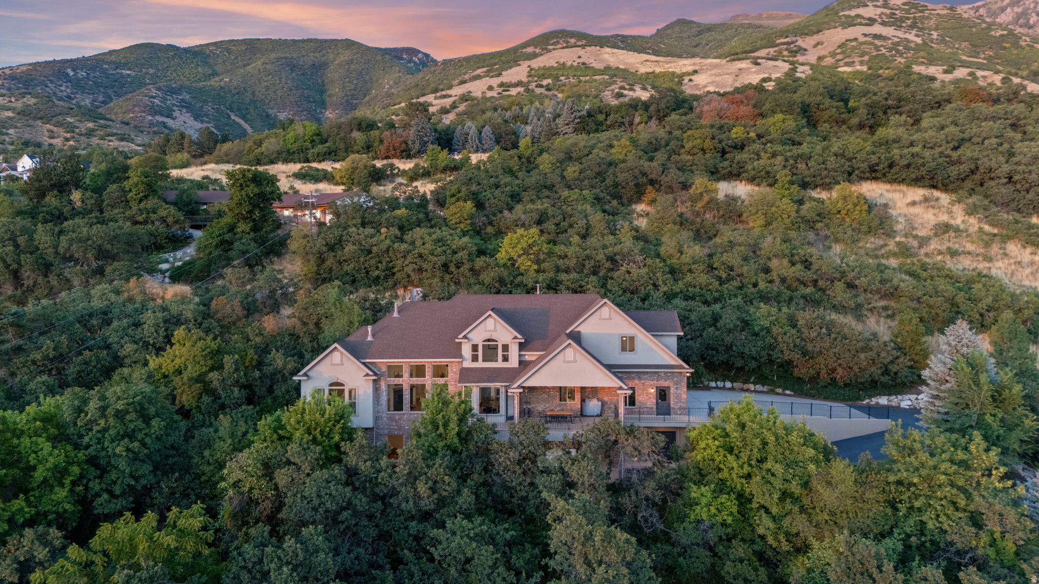 3203 E FERNWOOD DR