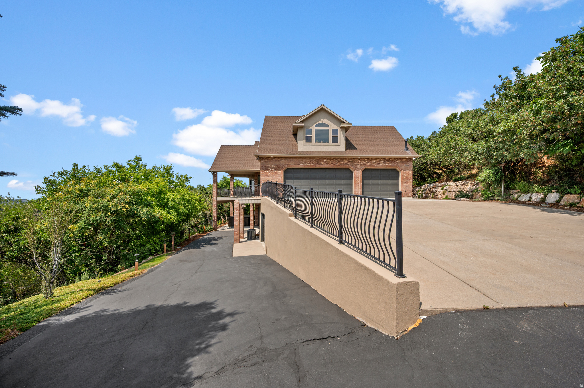 3203 E FERNWOOD DR