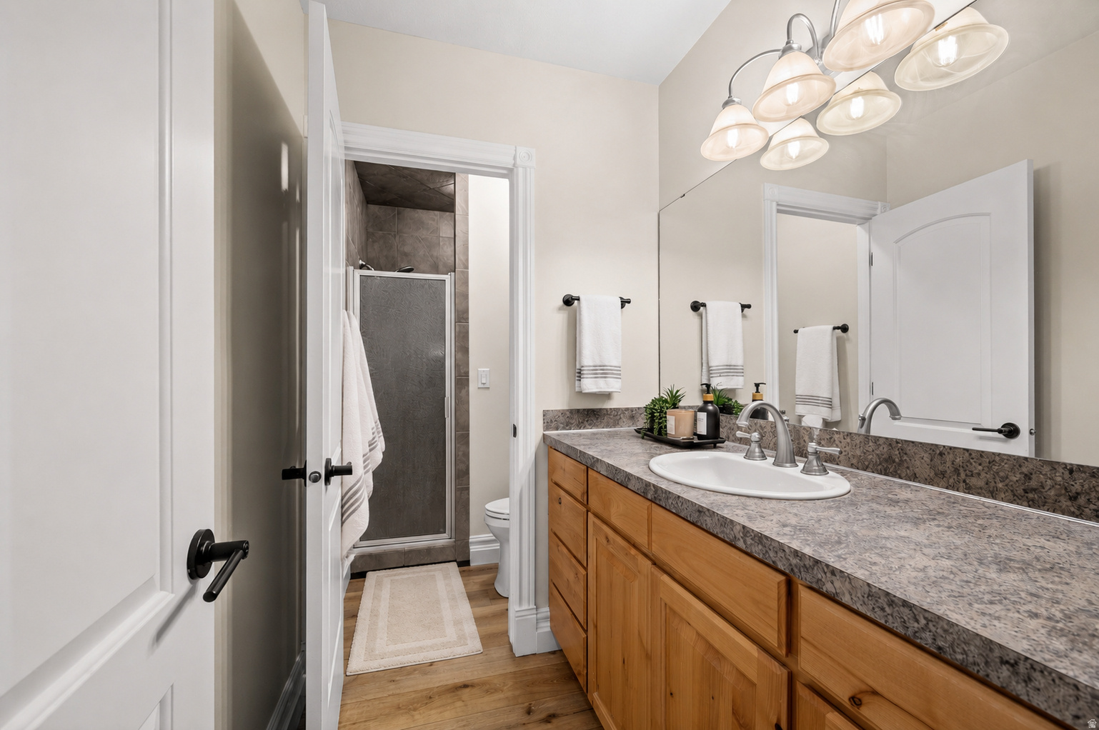 3203 E FERNWOOD DR