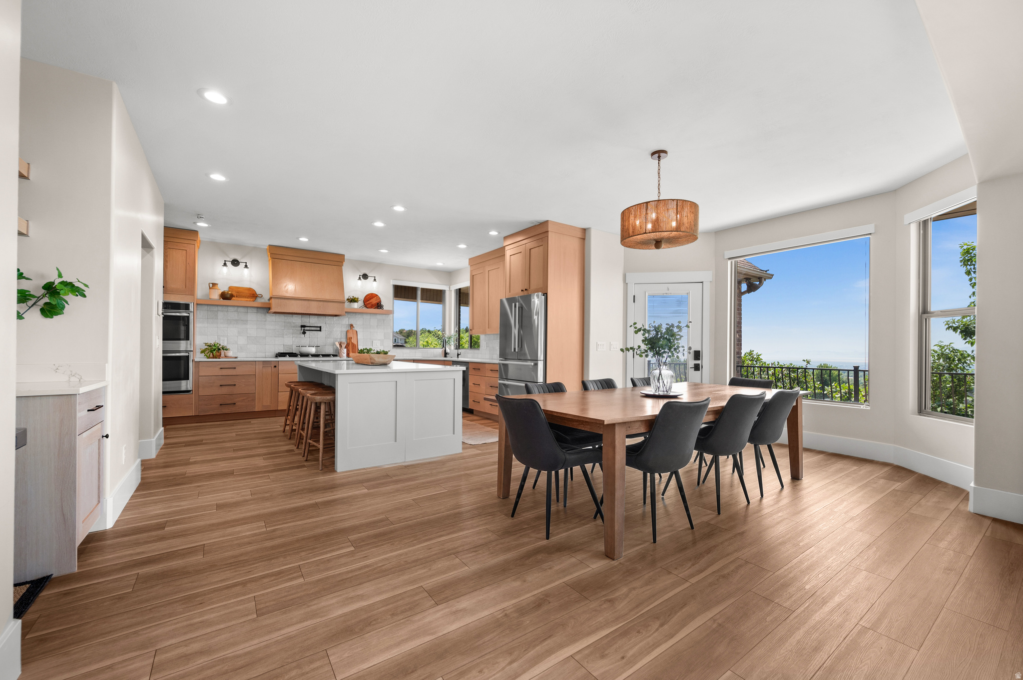 3203 E FERNWOOD DR
