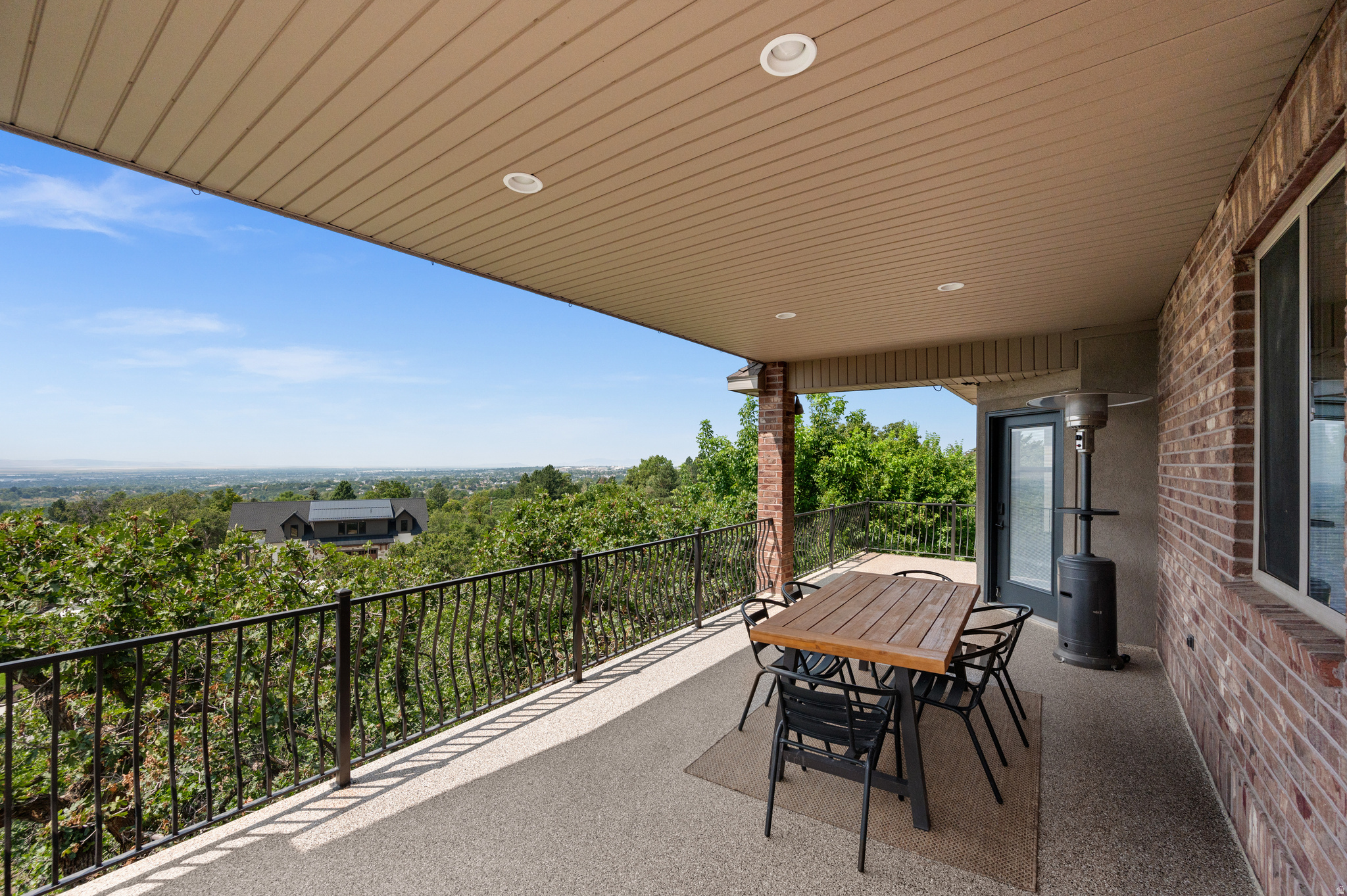 3203 E FERNWOOD DR