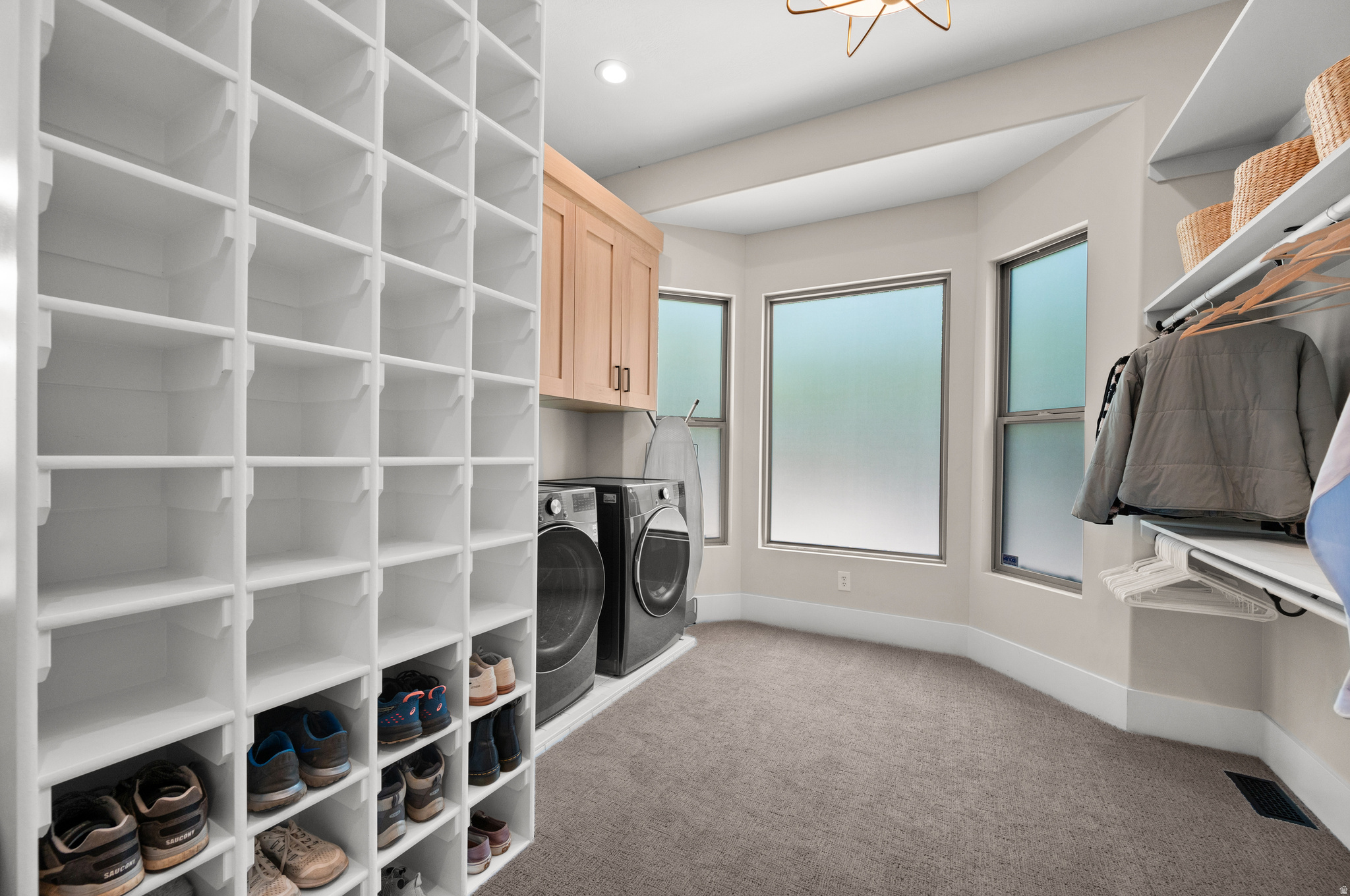 3203 E FERNWOOD DR
