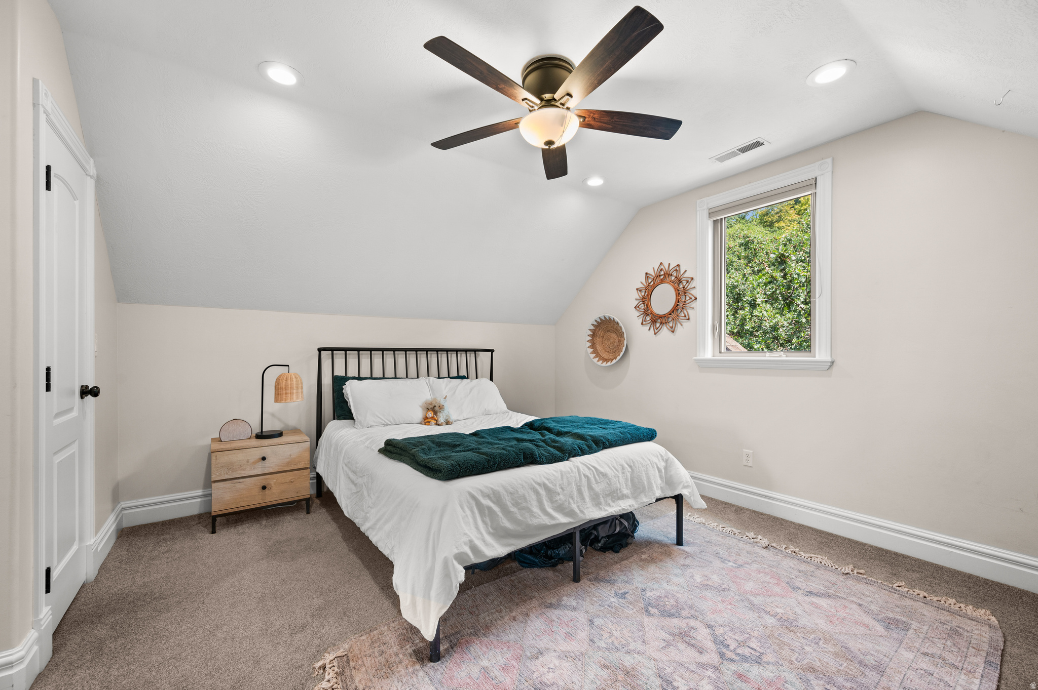 3203 E FERNWOOD DR