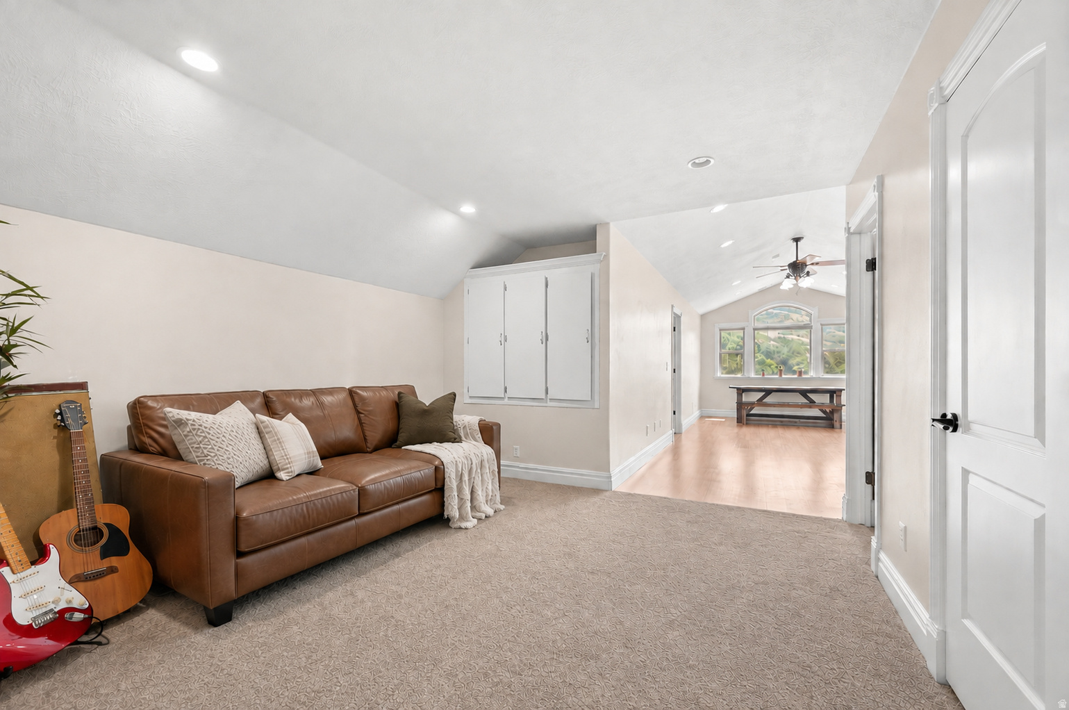 3203 E FERNWOOD DR
