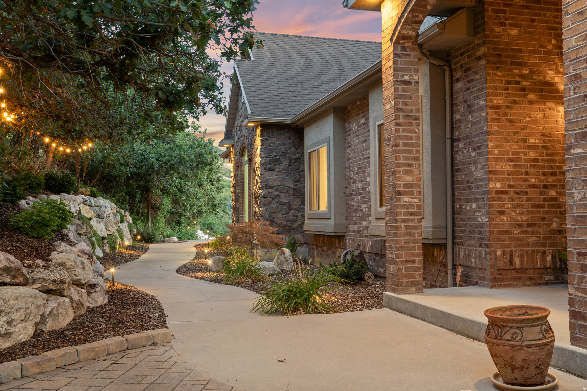 3203 E FERNWOOD DR