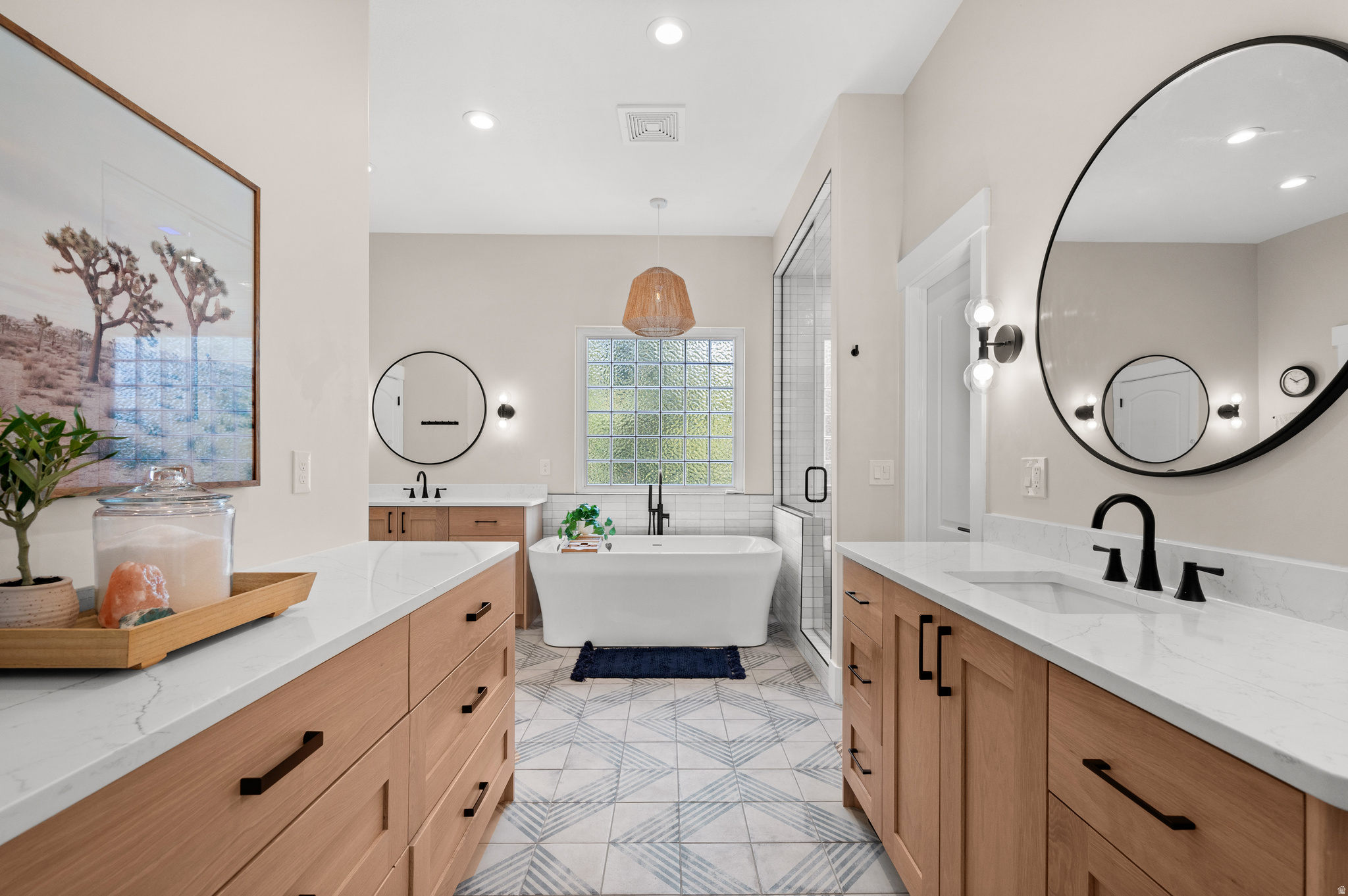 3203 E FERNWOOD DR