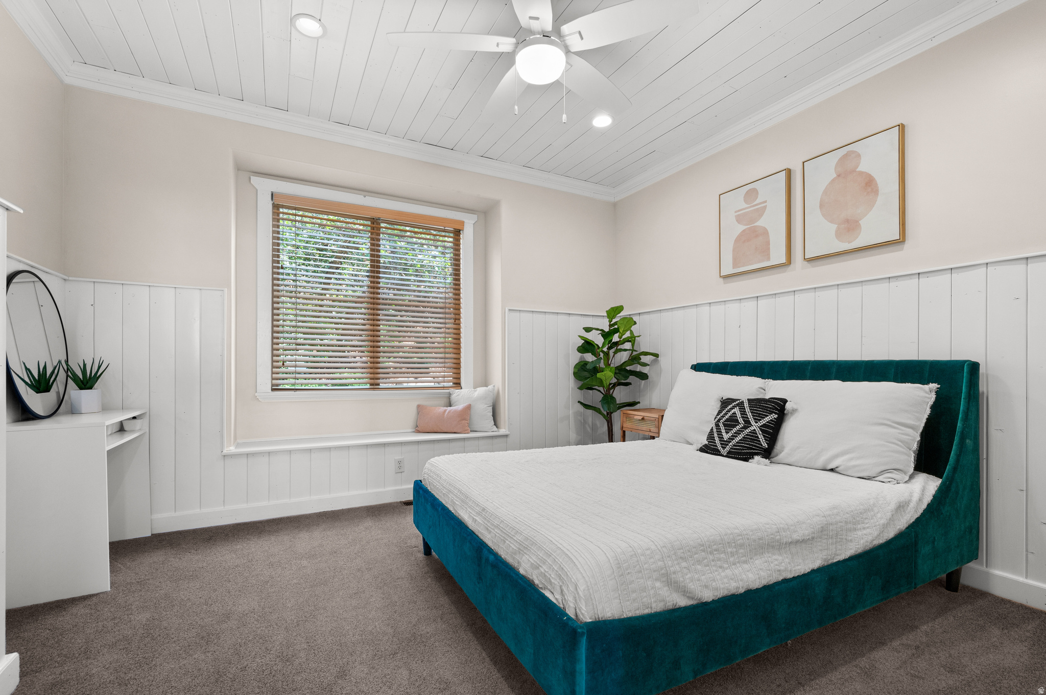 3203 E FERNWOOD DR