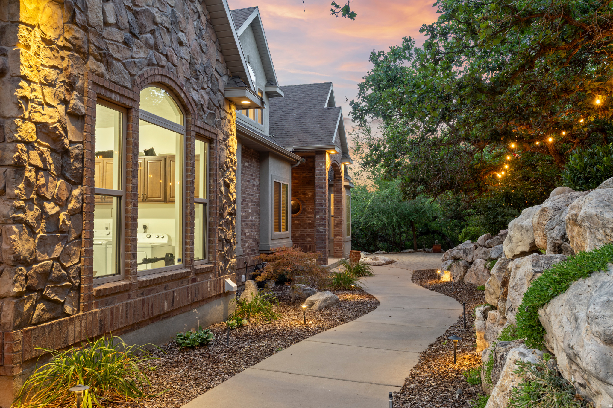3203 E FERNWOOD DR