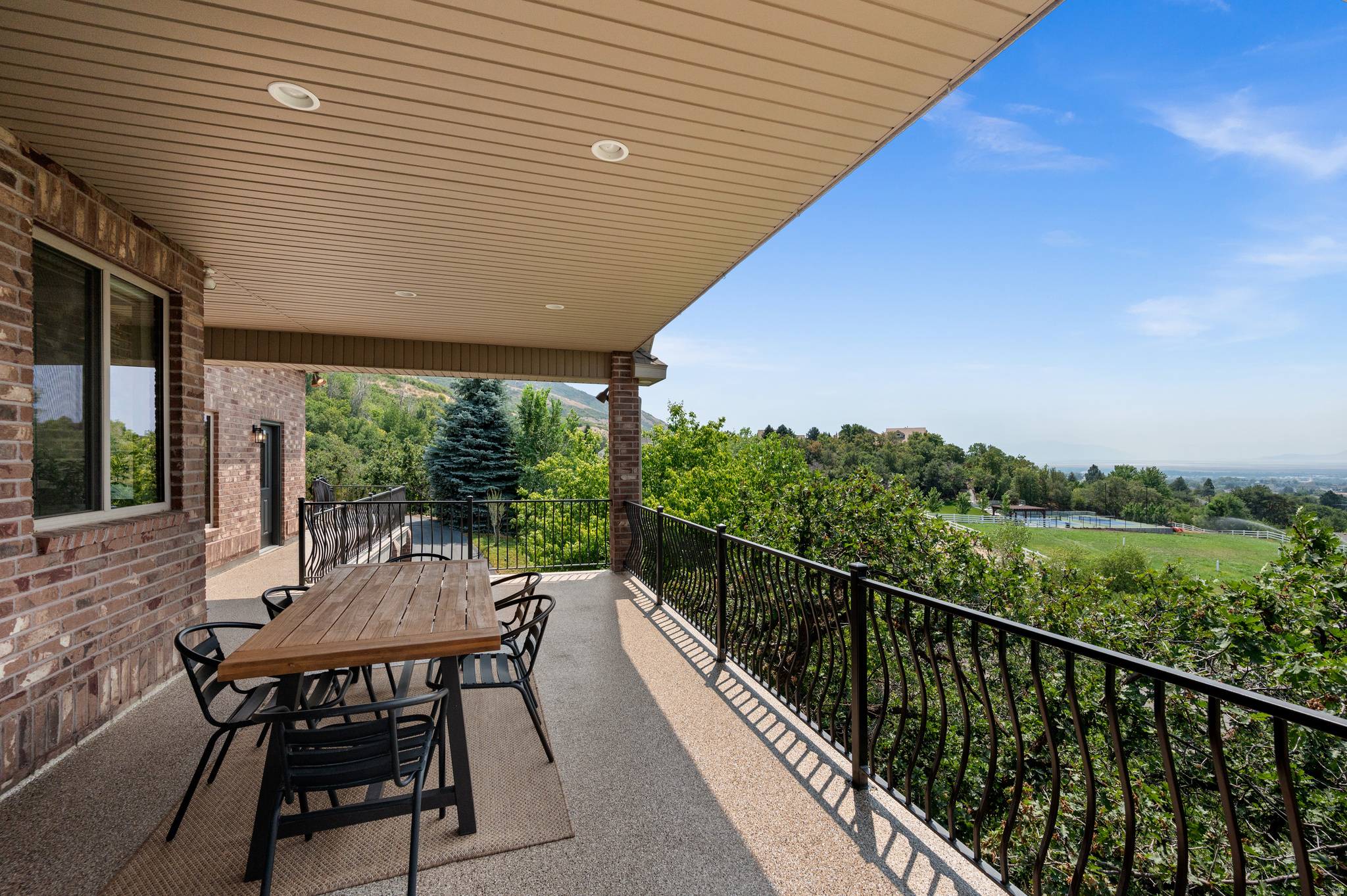 3203 E FERNWOOD DR