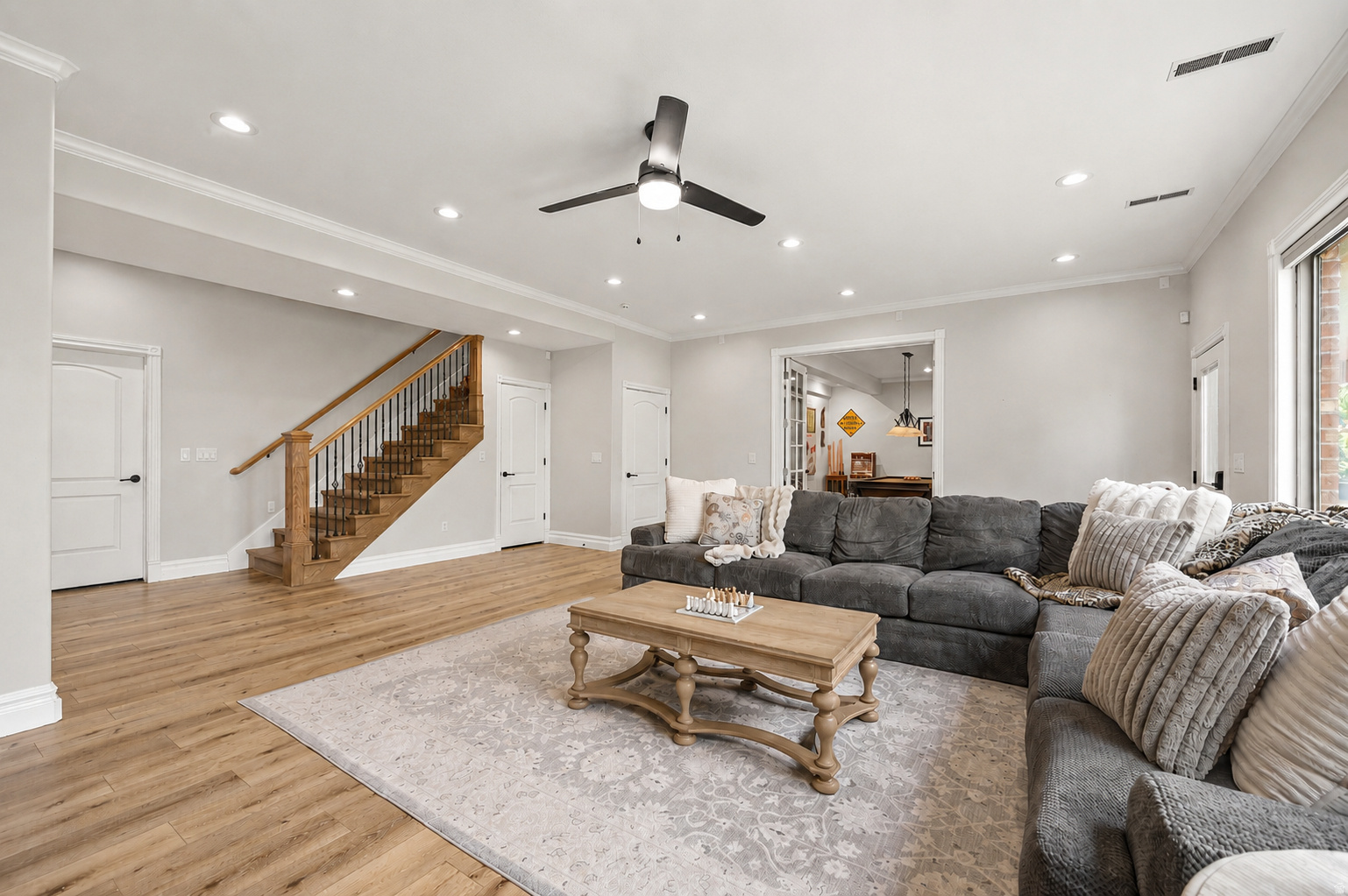 3203 E FERNWOOD DR