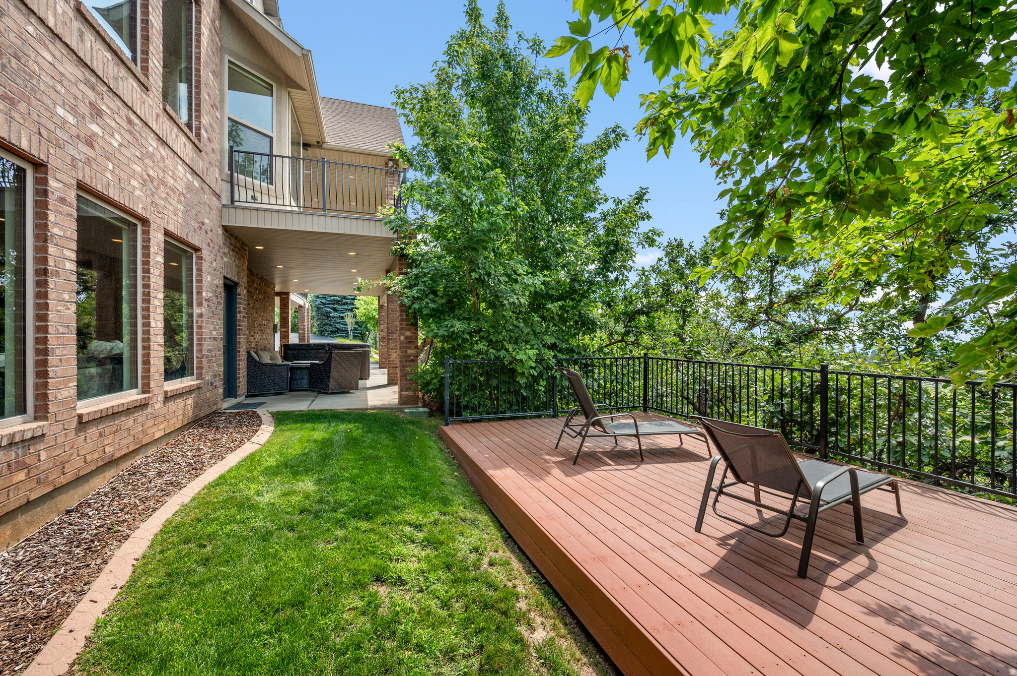 3203 E FERNWOOD DR
