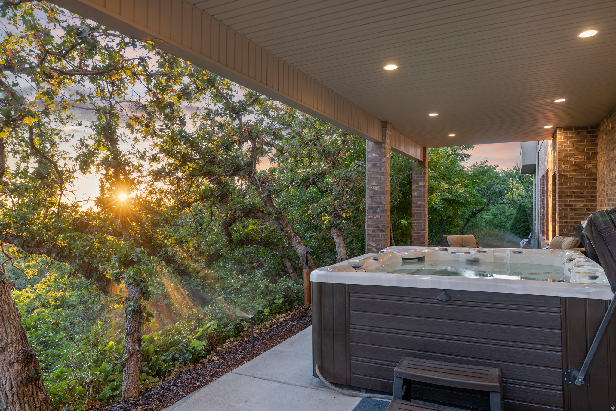3203 E FERNWOOD DR