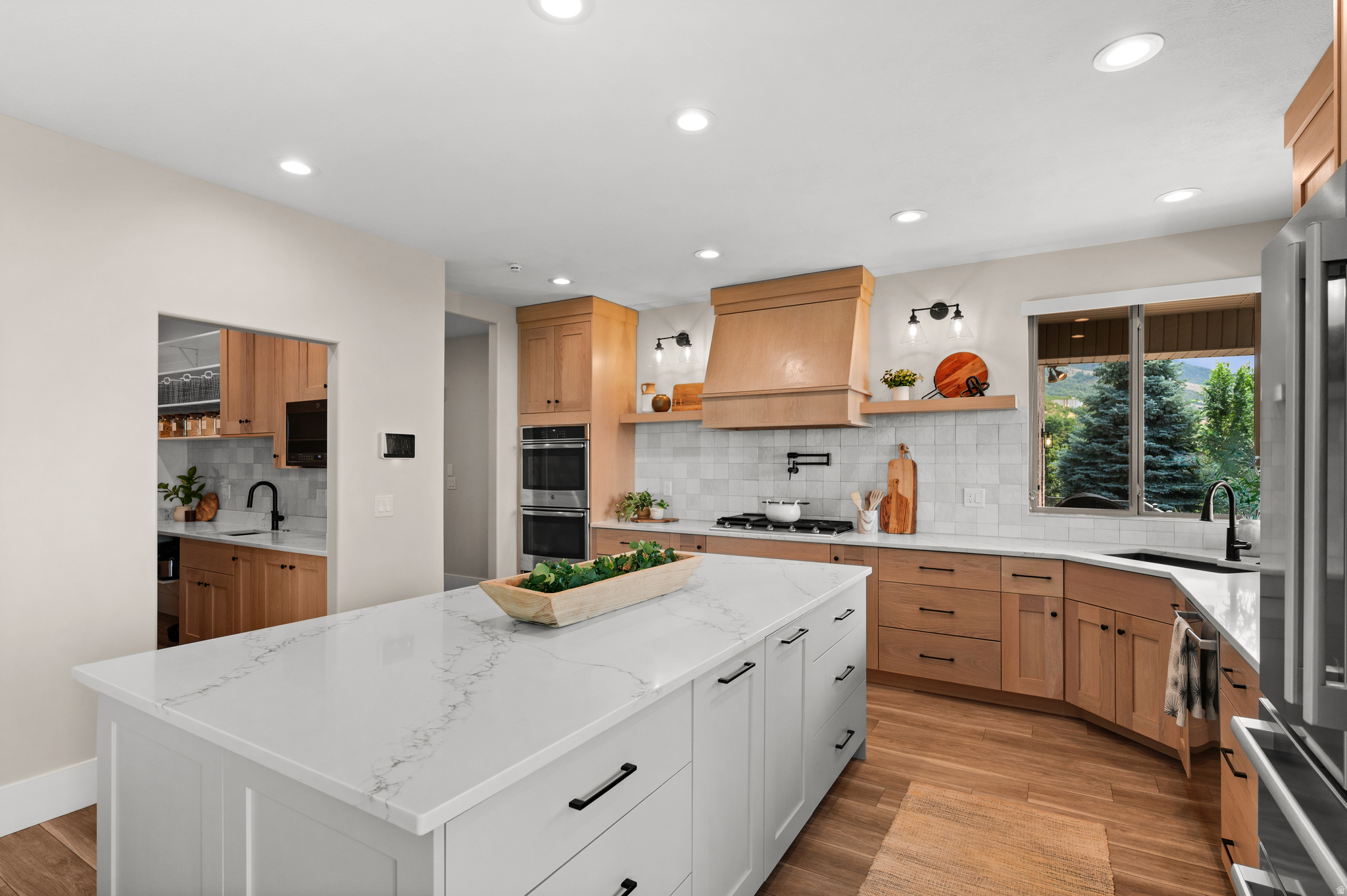 3203 E FERNWOOD DR