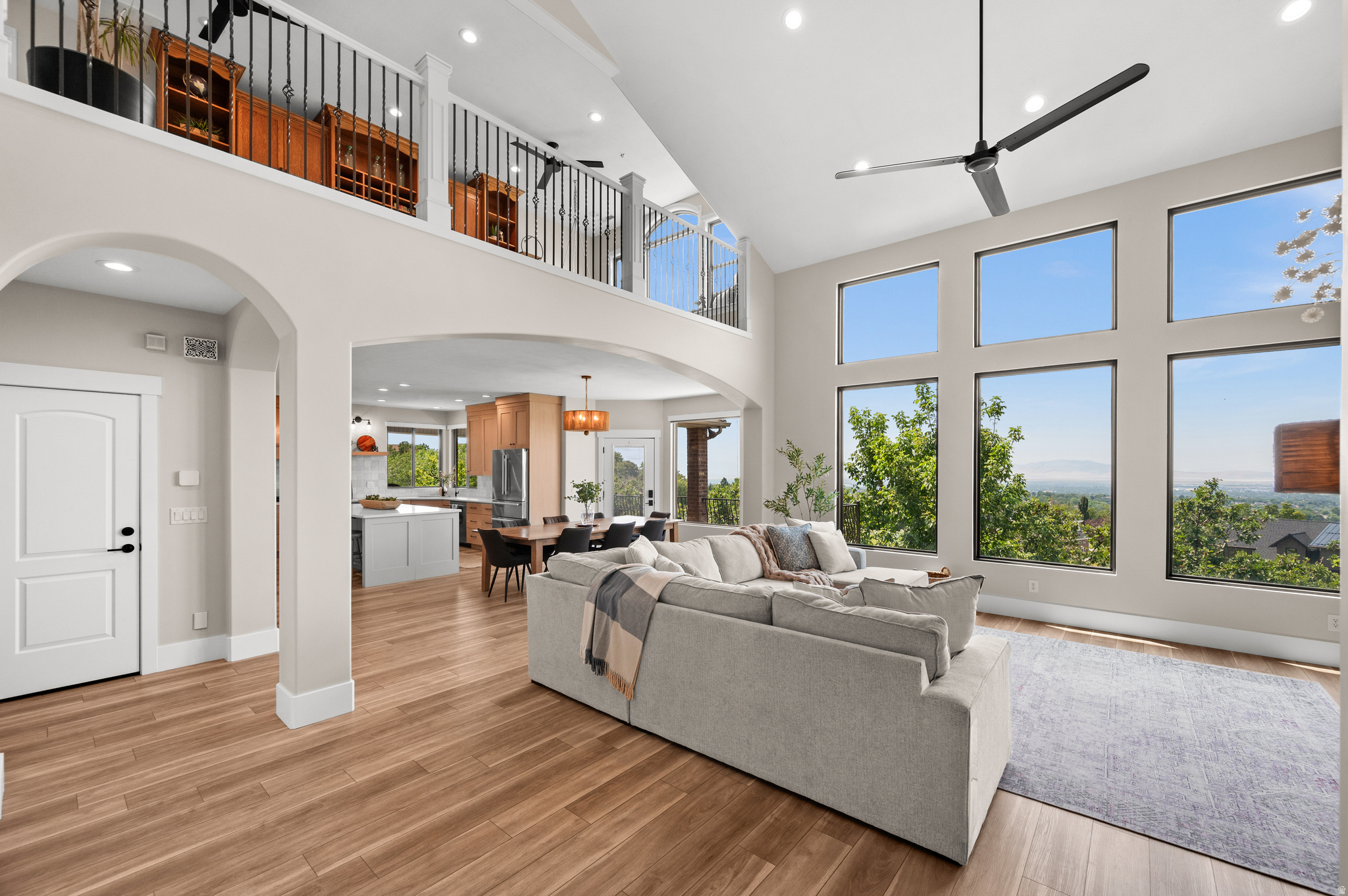 3203 E FERNWOOD DR