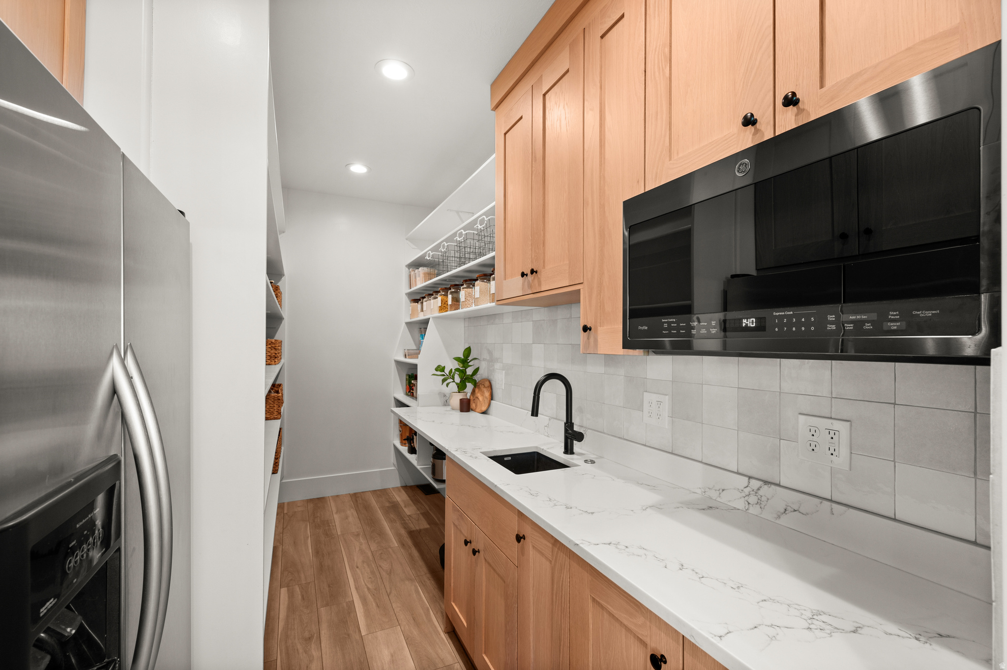 3203 E FERNWOOD DR