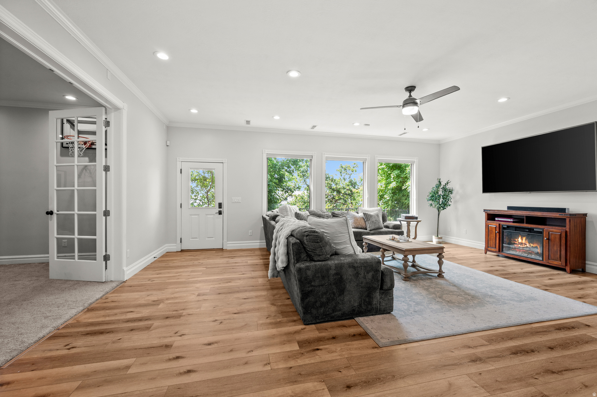 3203 E FERNWOOD DR