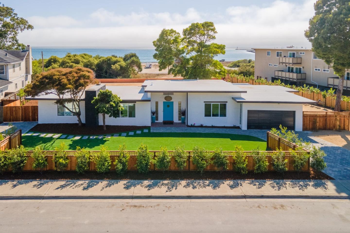 570 Avenue Alhambra