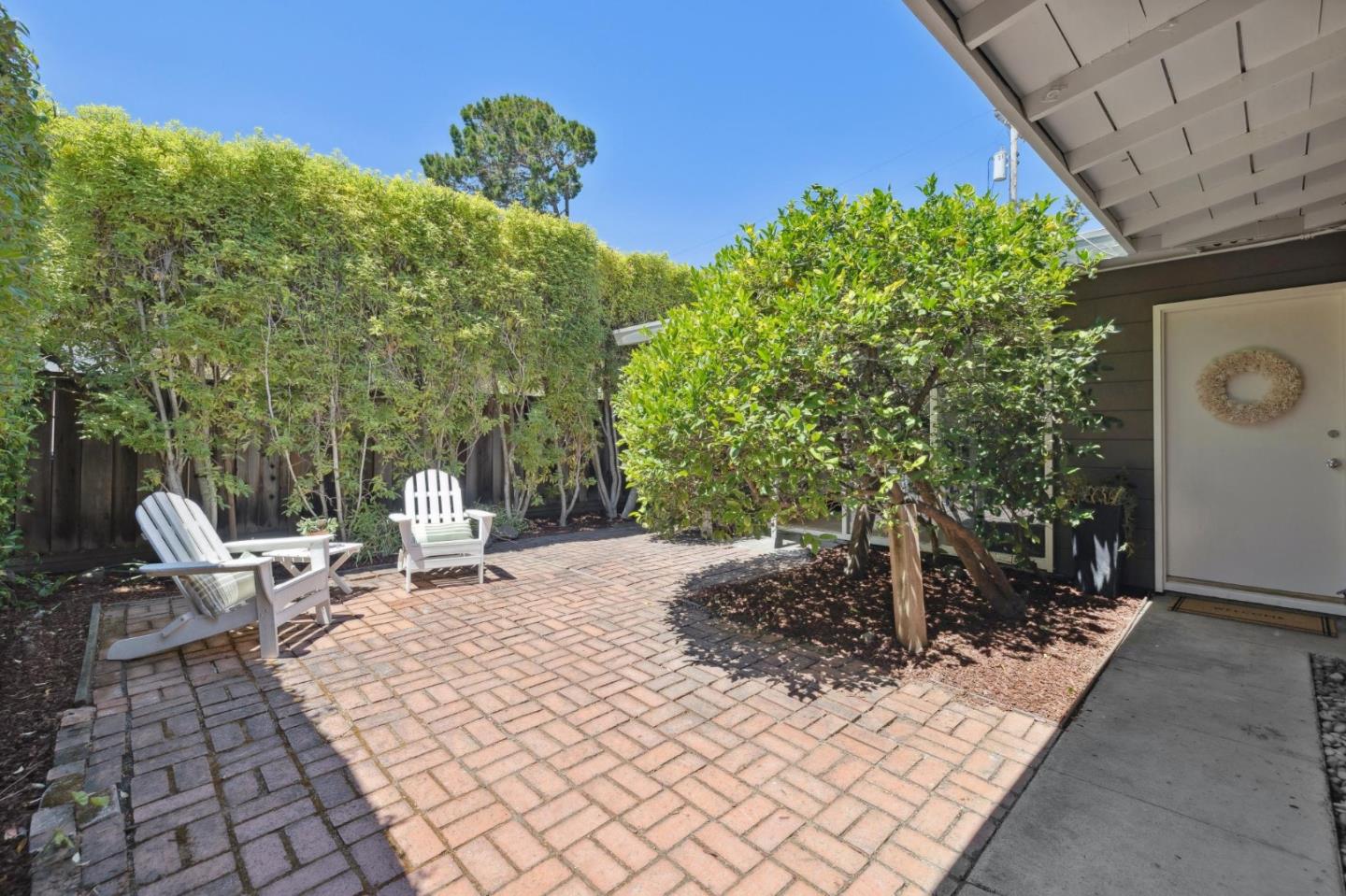 425 East Meadow Drive
