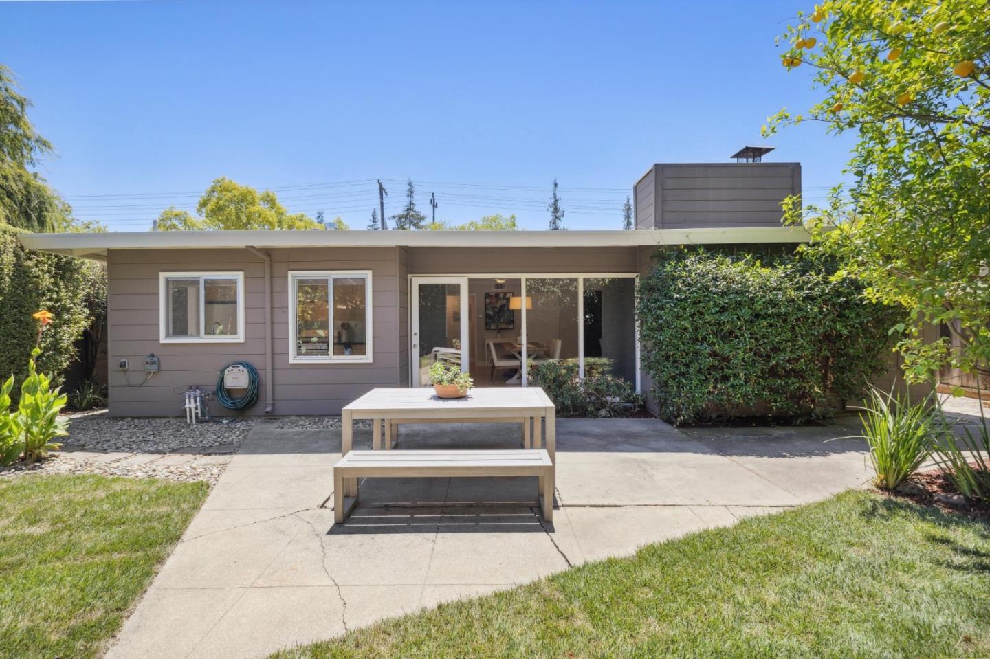 425 East Meadow Drive