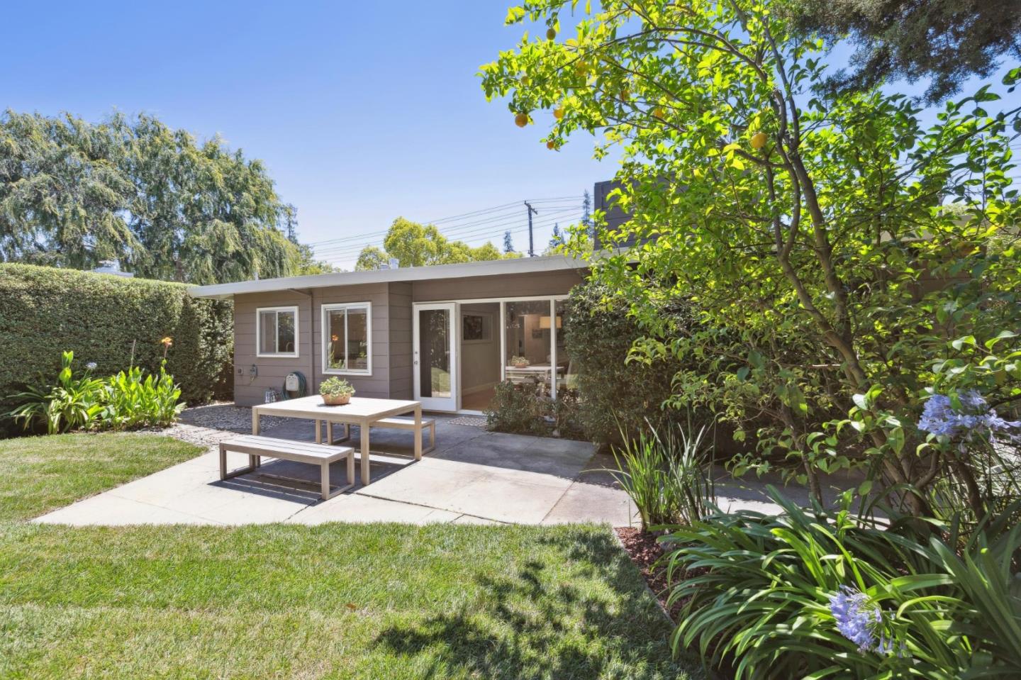 425 East Meadow Drive