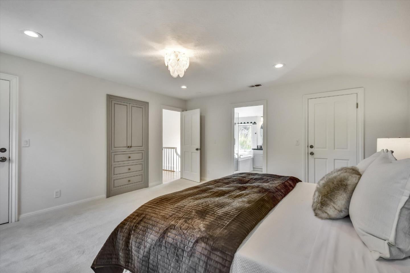 1017 Dartmouth Lane