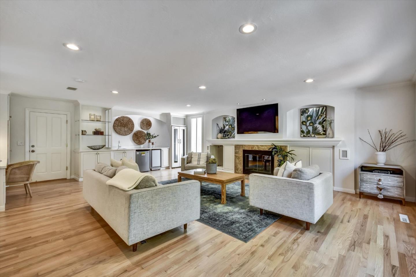 1017 Dartmouth Lane