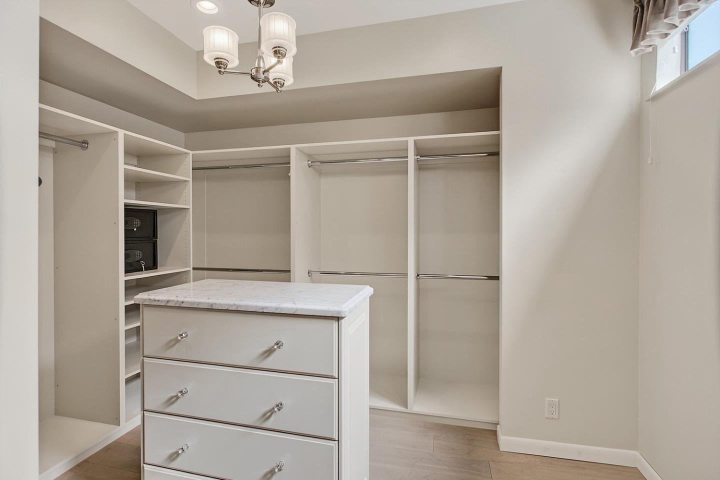 10 Mansion Court 713