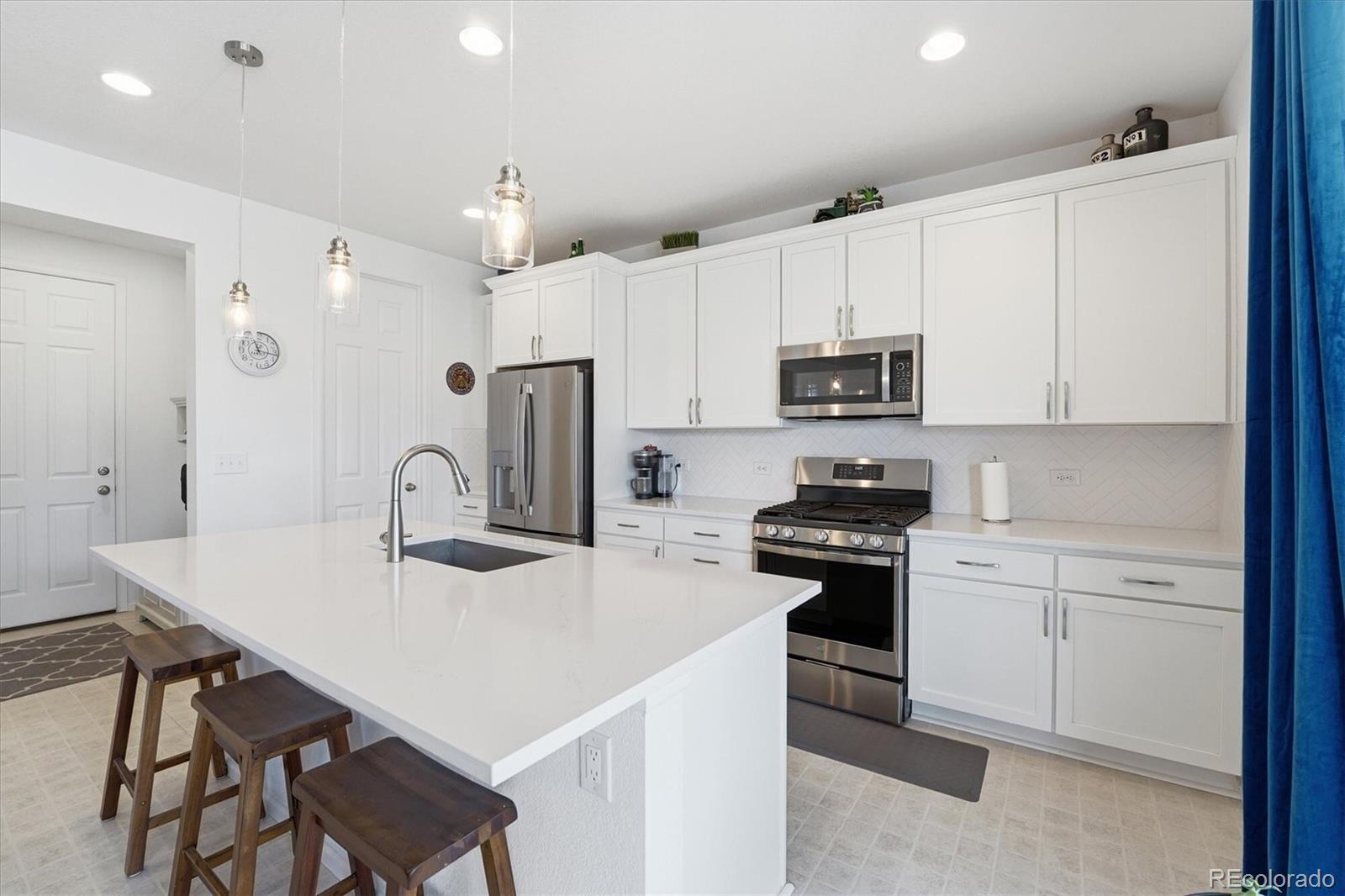 2595 Gray Wolf Place