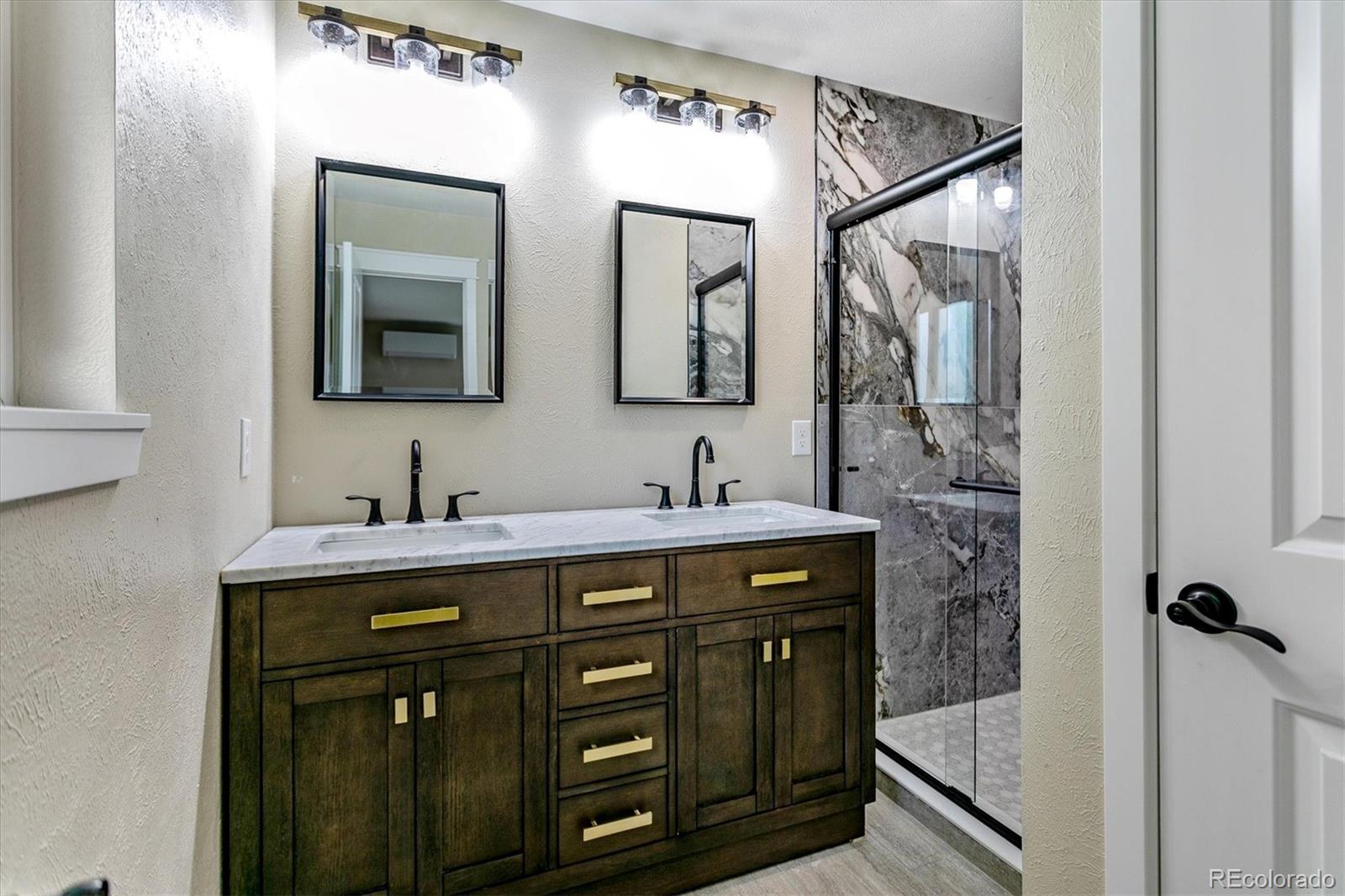 5992 S Pennsylvania Street